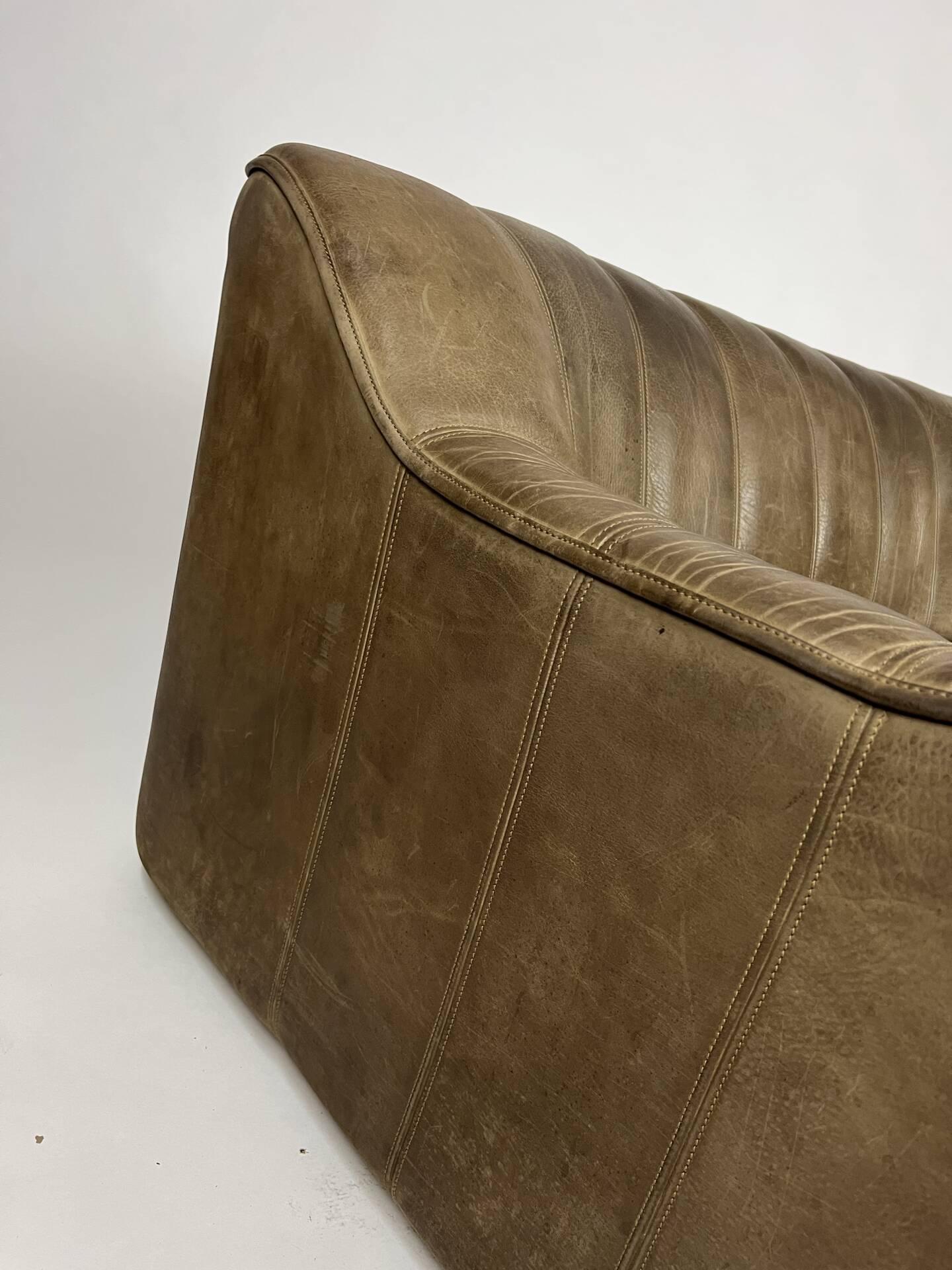 Vintage DS-44 de Sede leather sofa couch buffalo leather 70s