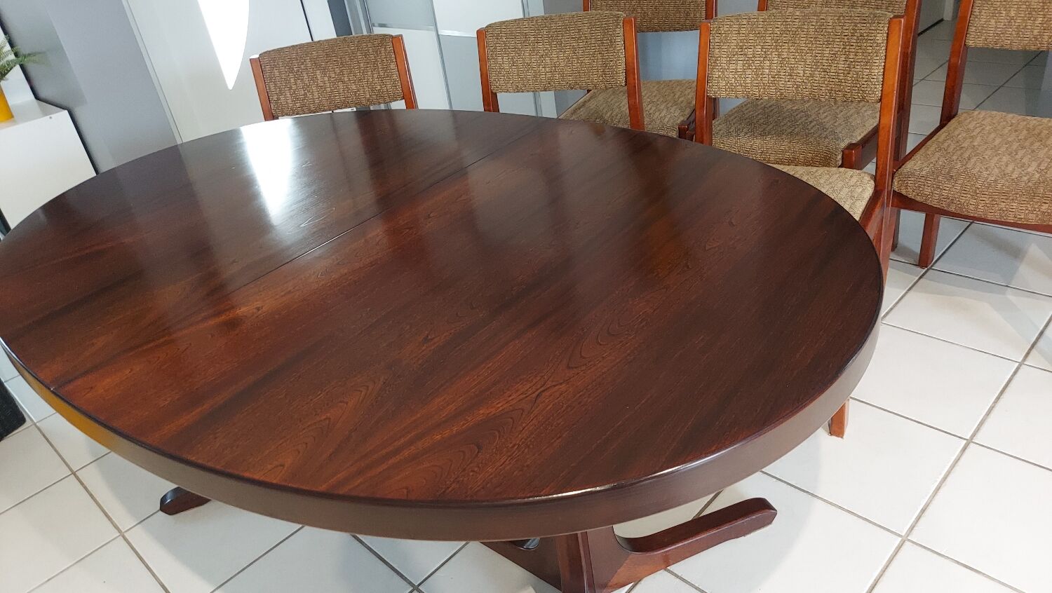 Oral extendable table from the Maison Baumann vintage 1970s