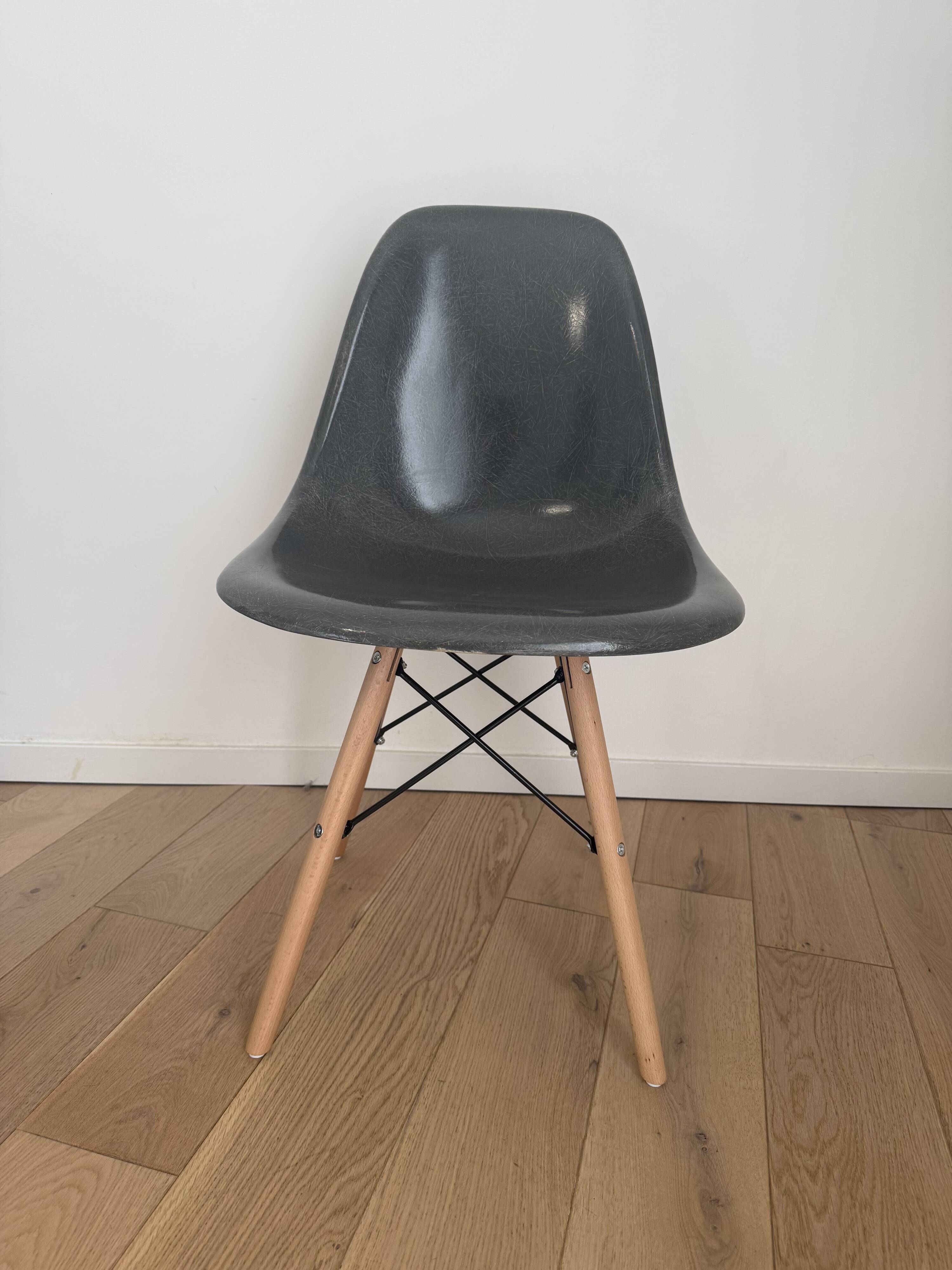 DSW Eames Herman Miller US edit 50 s 60s design no Vitra Knoll