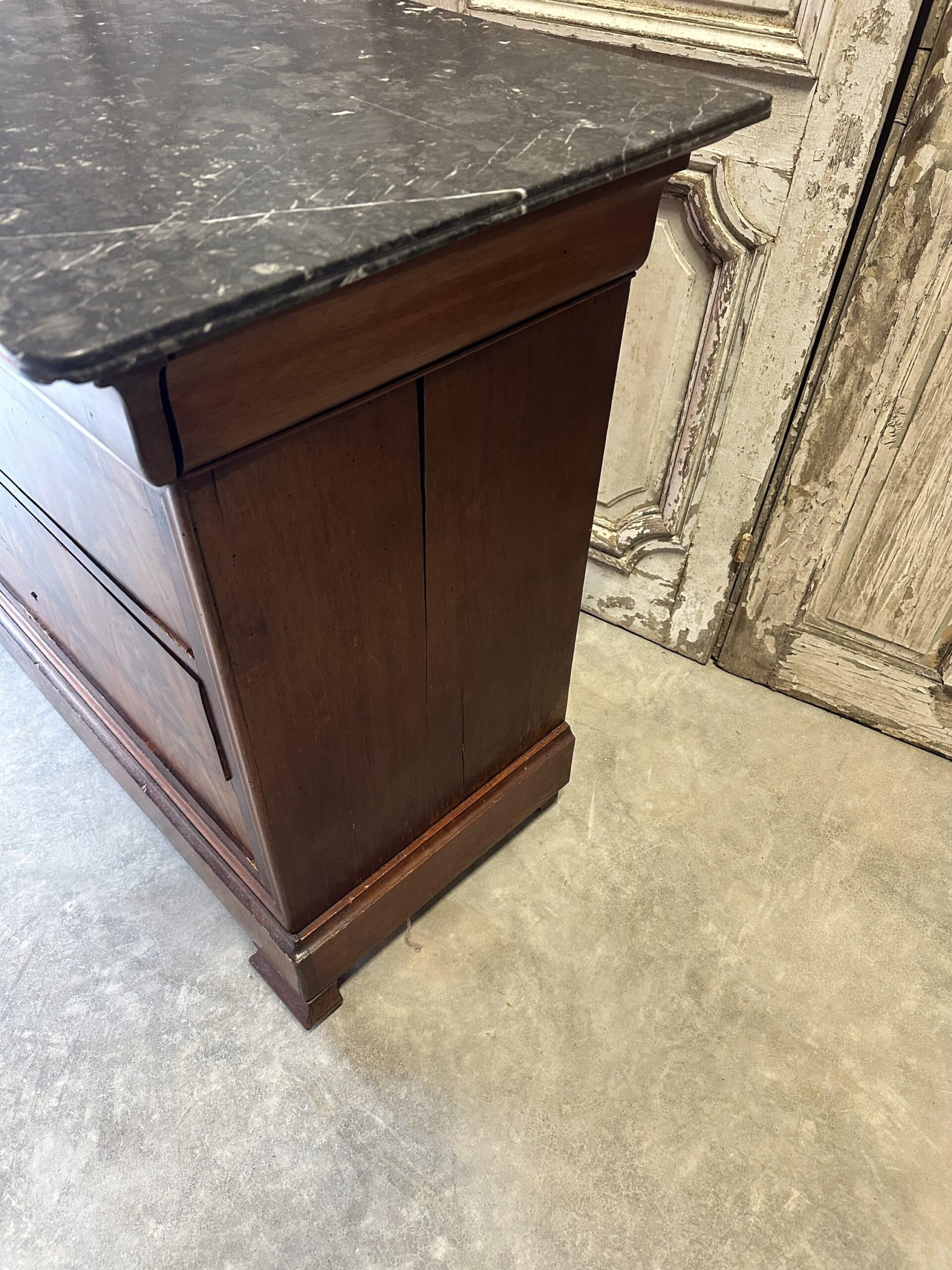 Louis Philippe mahogany commode 19th century
