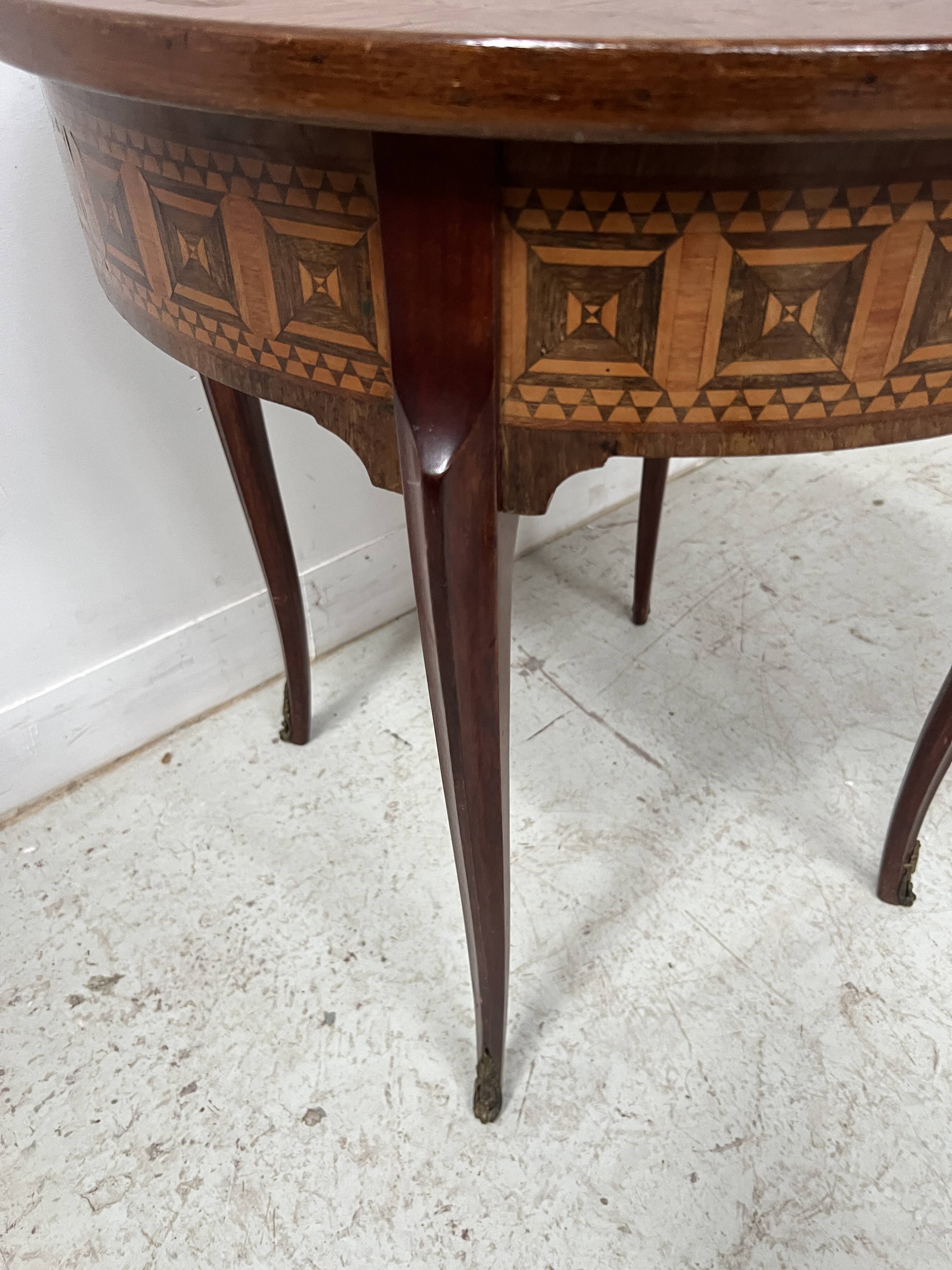 Louis XV style marquetry wood side table, 20th century