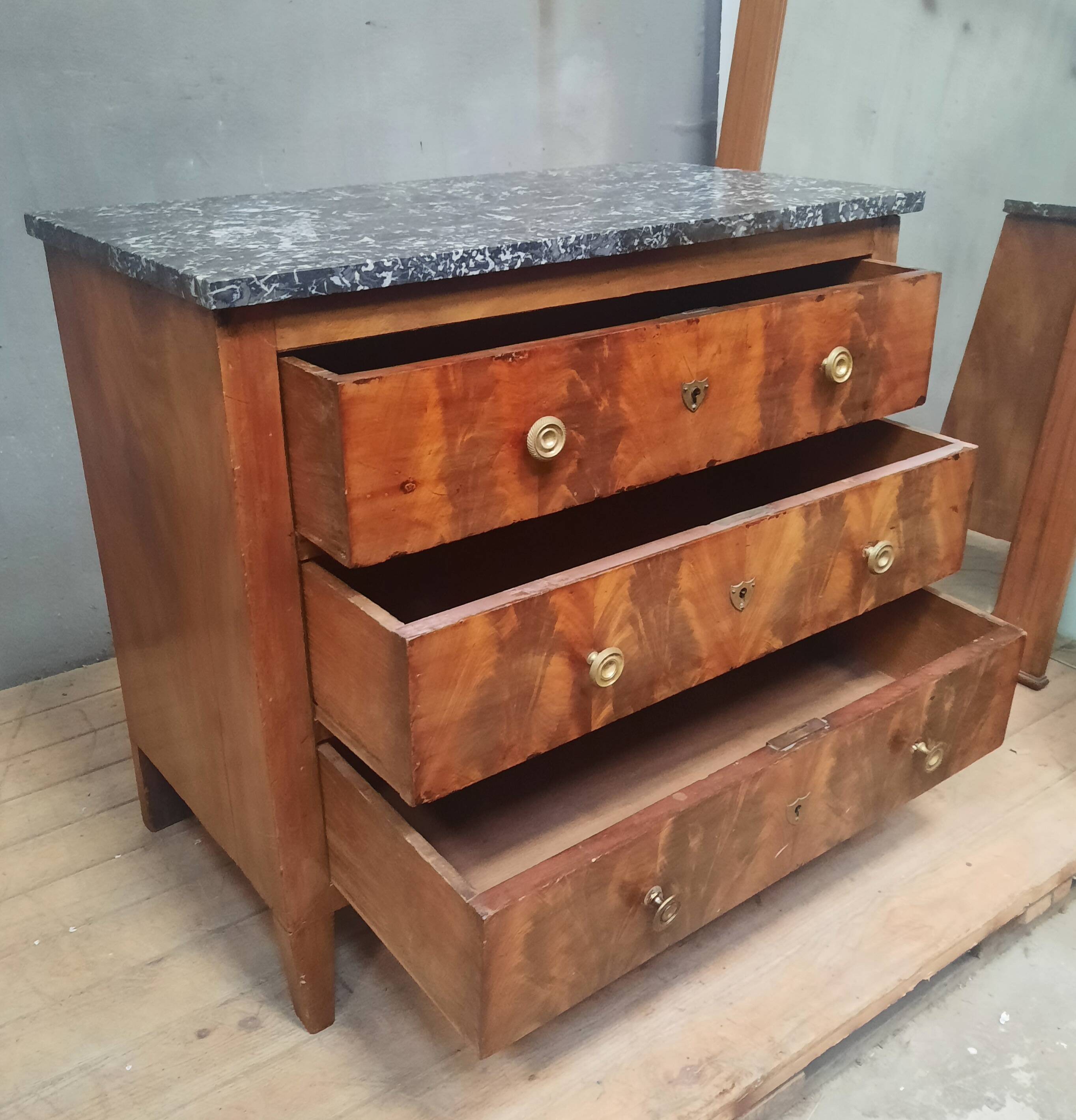 Nineteenth-century veneered commode