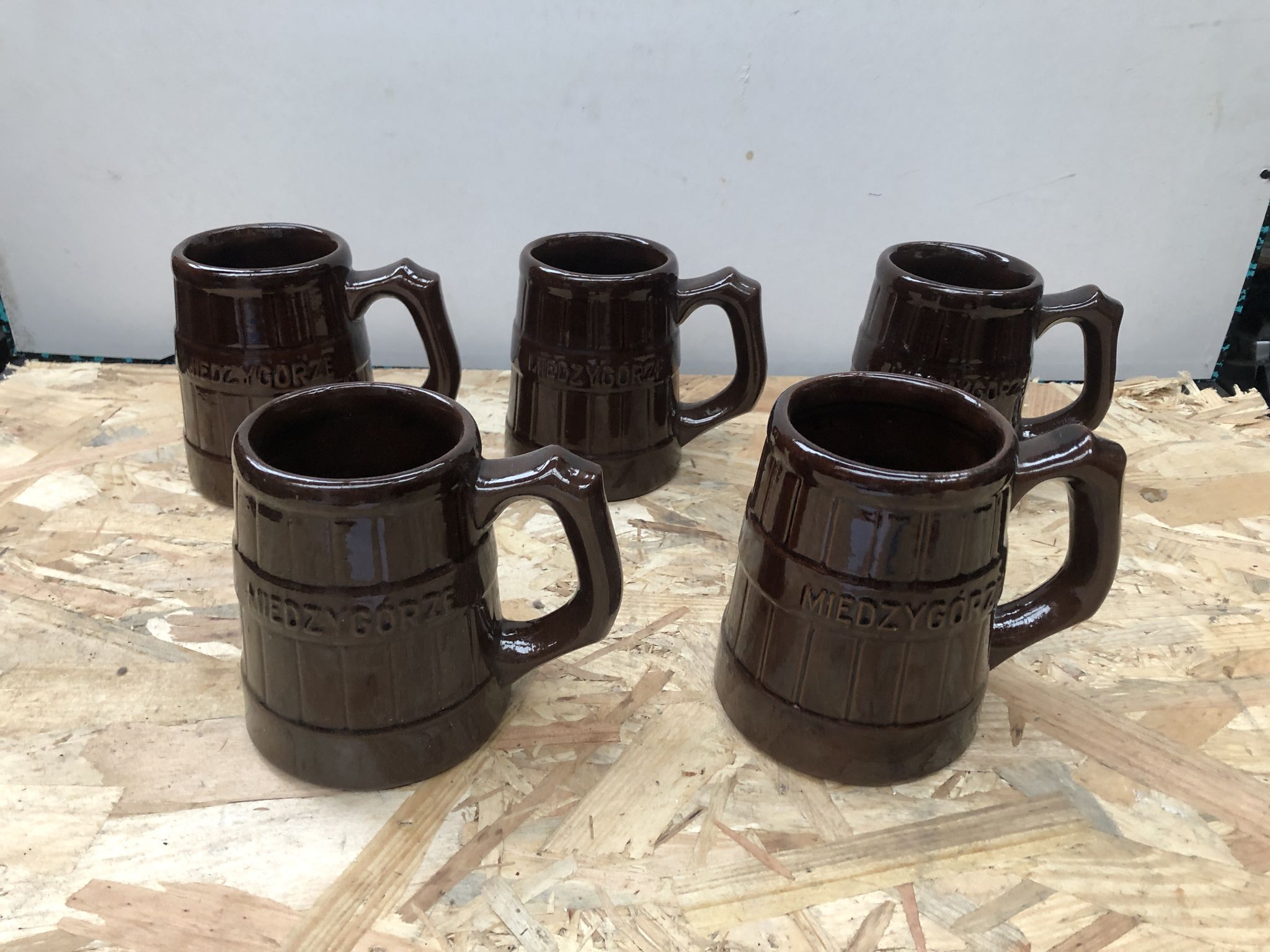 Serie 5 tasses chopes miedzygorze céramique marron vintage