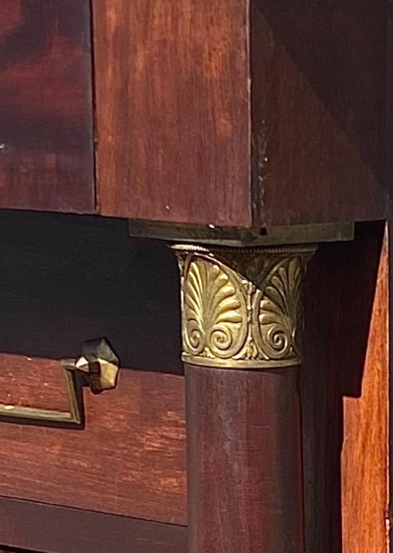 Commode d’époque Empire estampillée en acajou