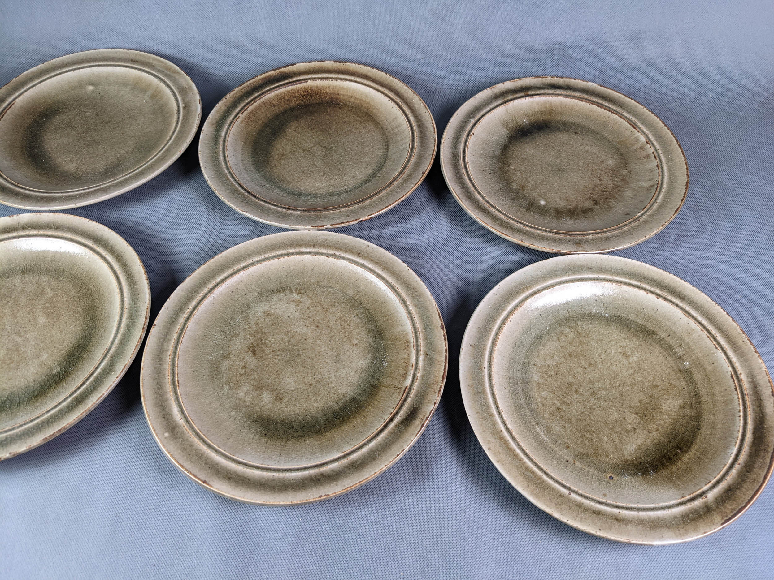 Series of 6 flat plates, blanot stoneware