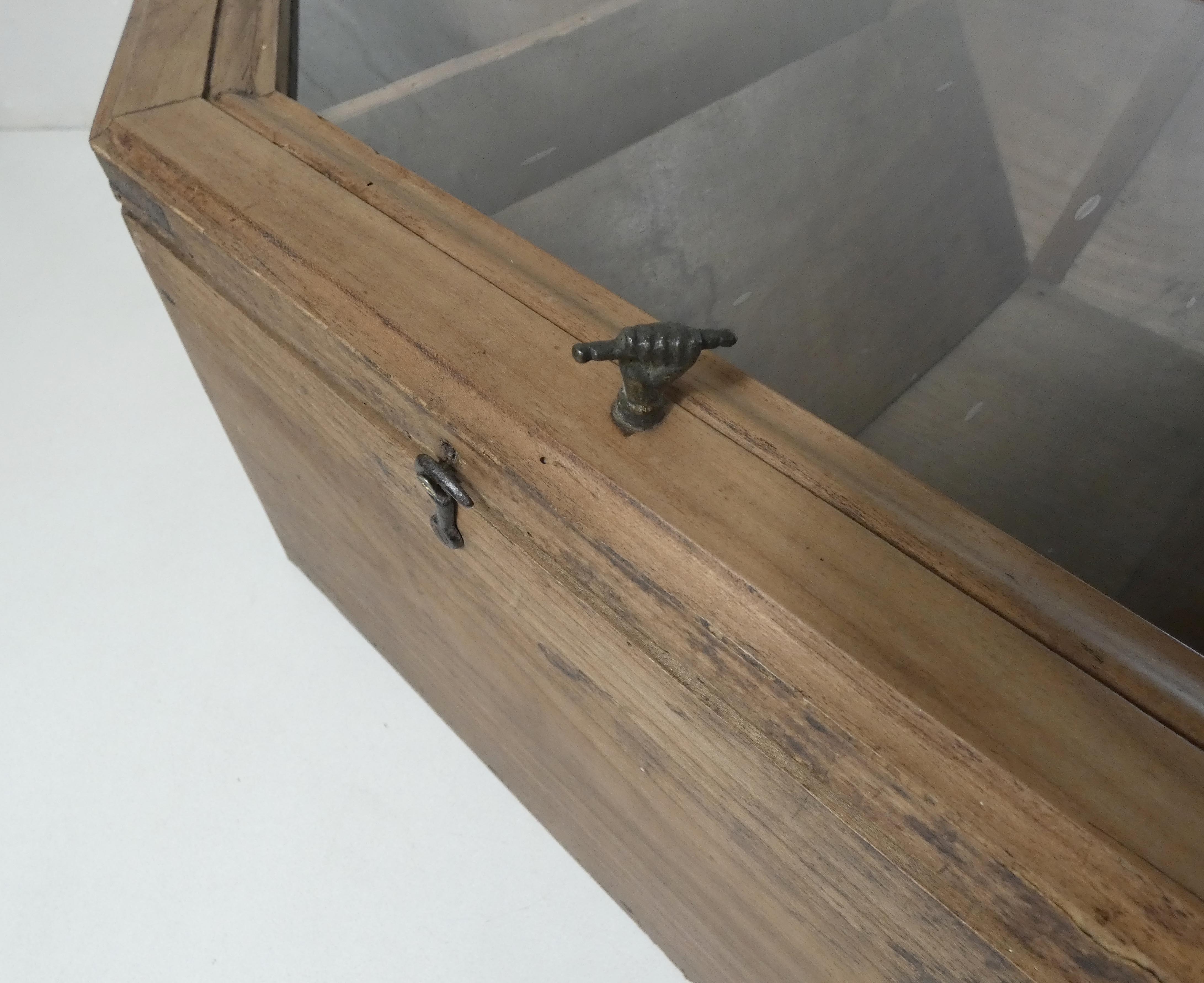 Old niche shelf with glazed statue