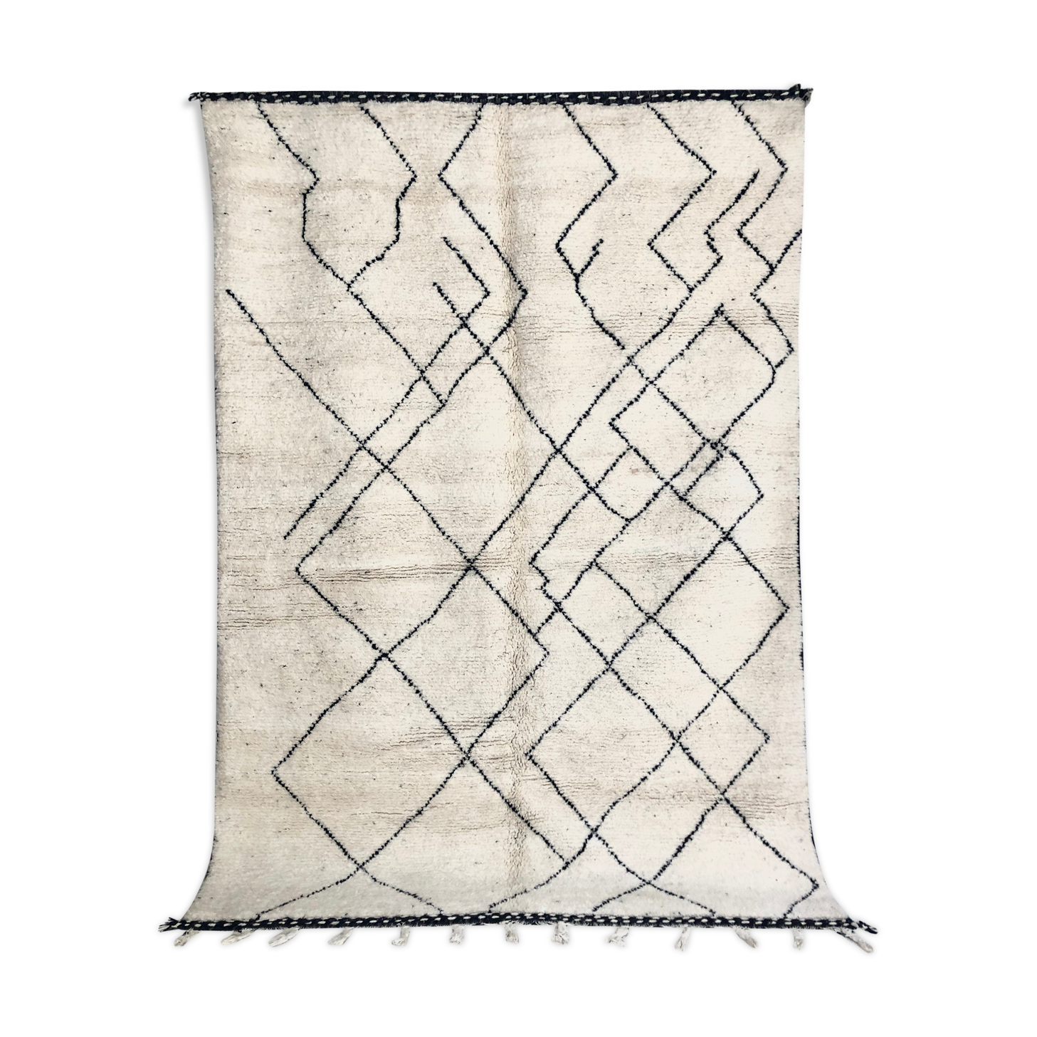 Moroccan Berber carpet with black lines 2,88x1.99m