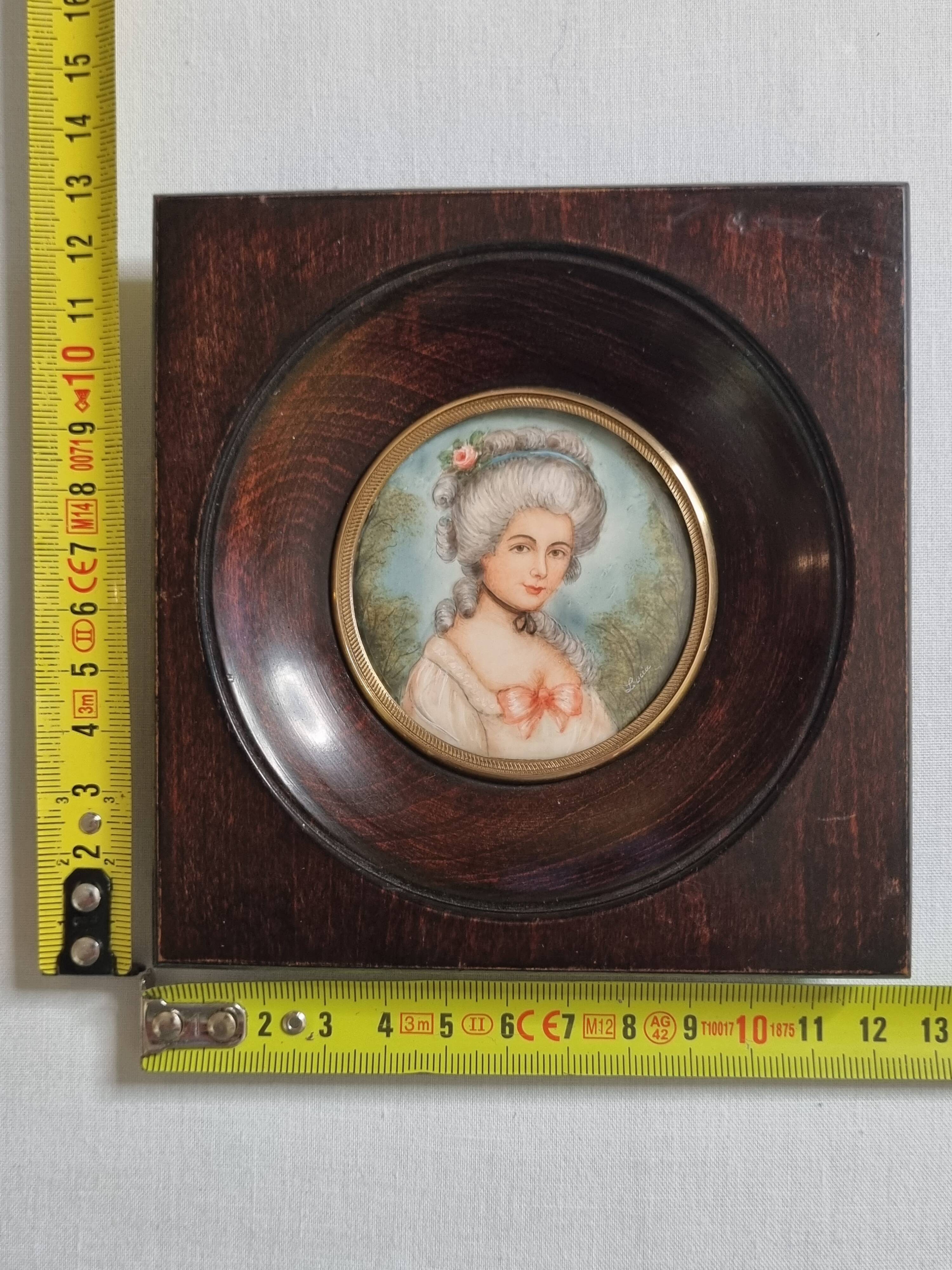 Miniature portrait of a woman in the style of Marie Antoinette, signed Lucia, 12 x 12 cm.