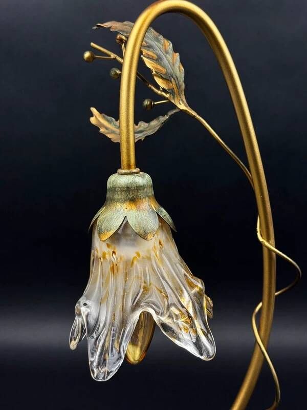 Masca Italy floral lamp, gold metal and blown glass