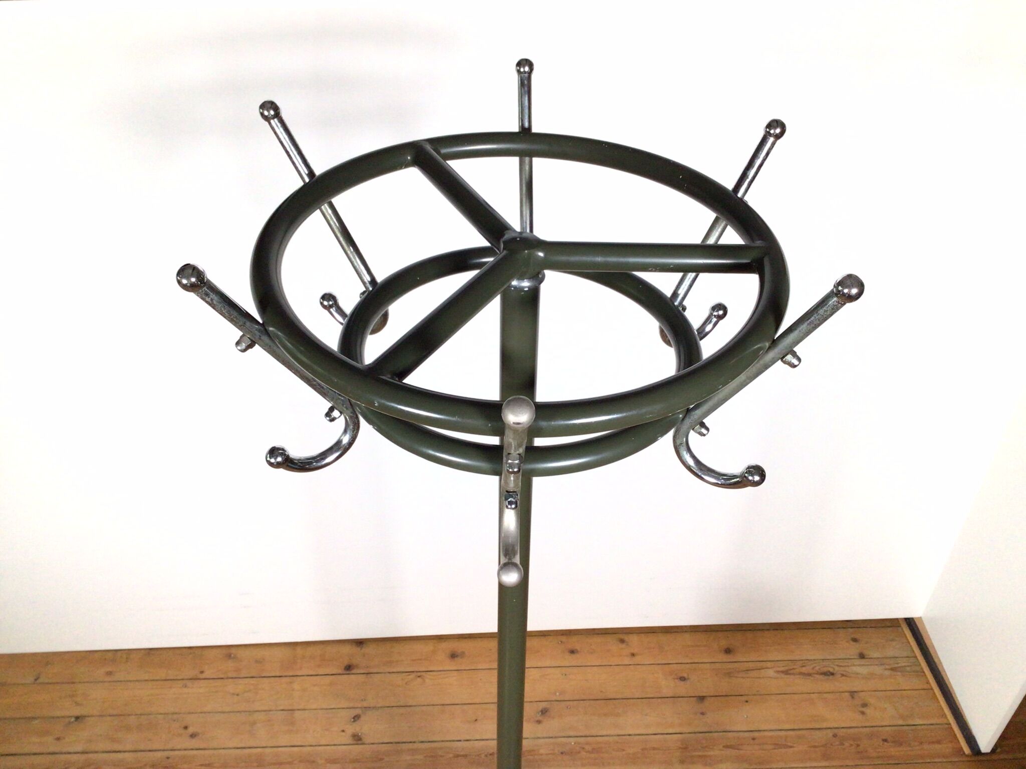 Standing coat rack
