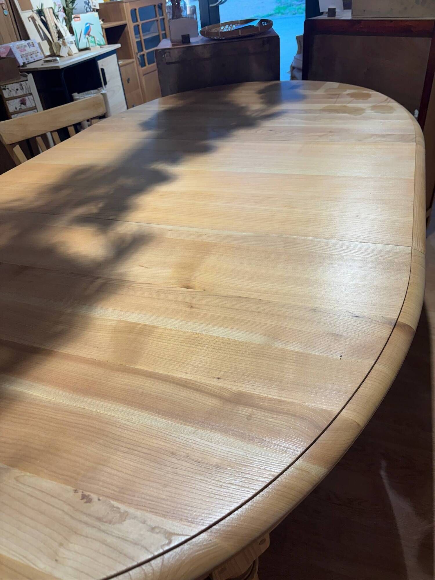Table ovale en merisier naturel