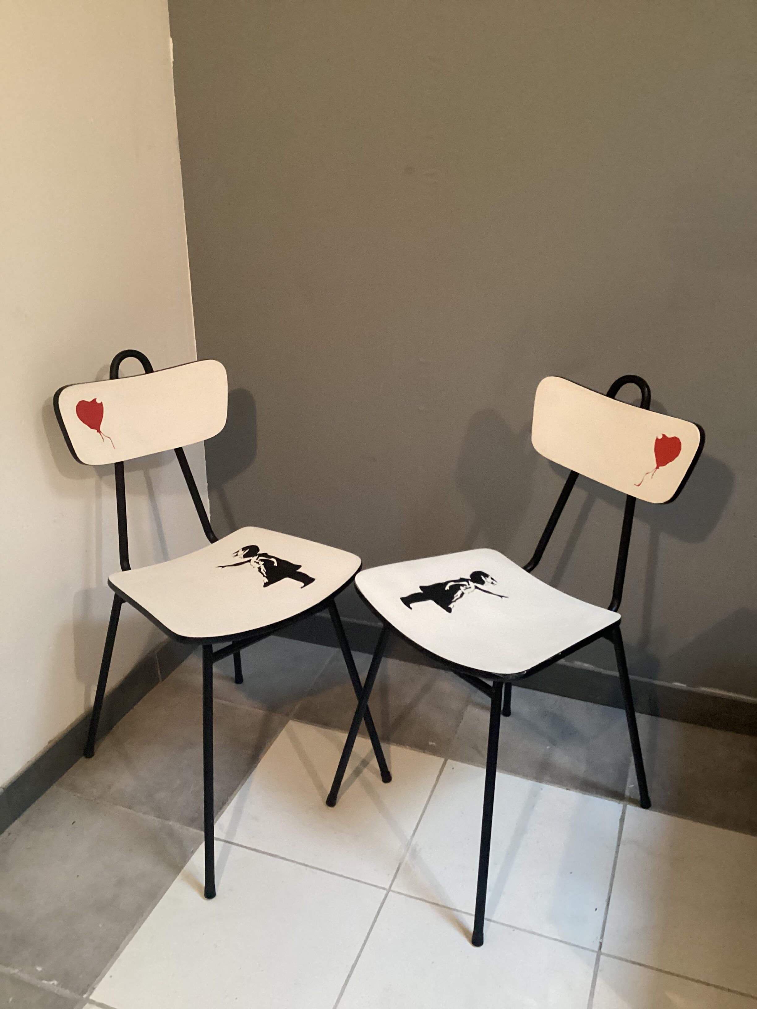 Paire de chaises 1950-60 street art