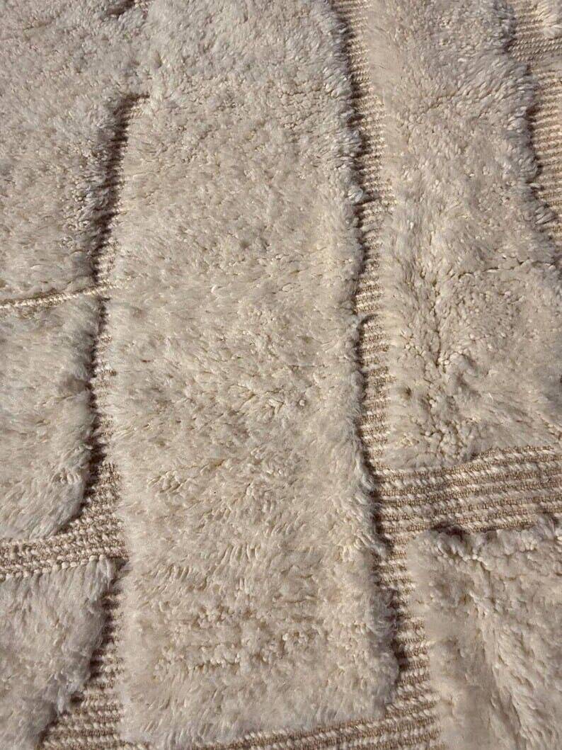 Handmade traditional wool rug size 2/3 m