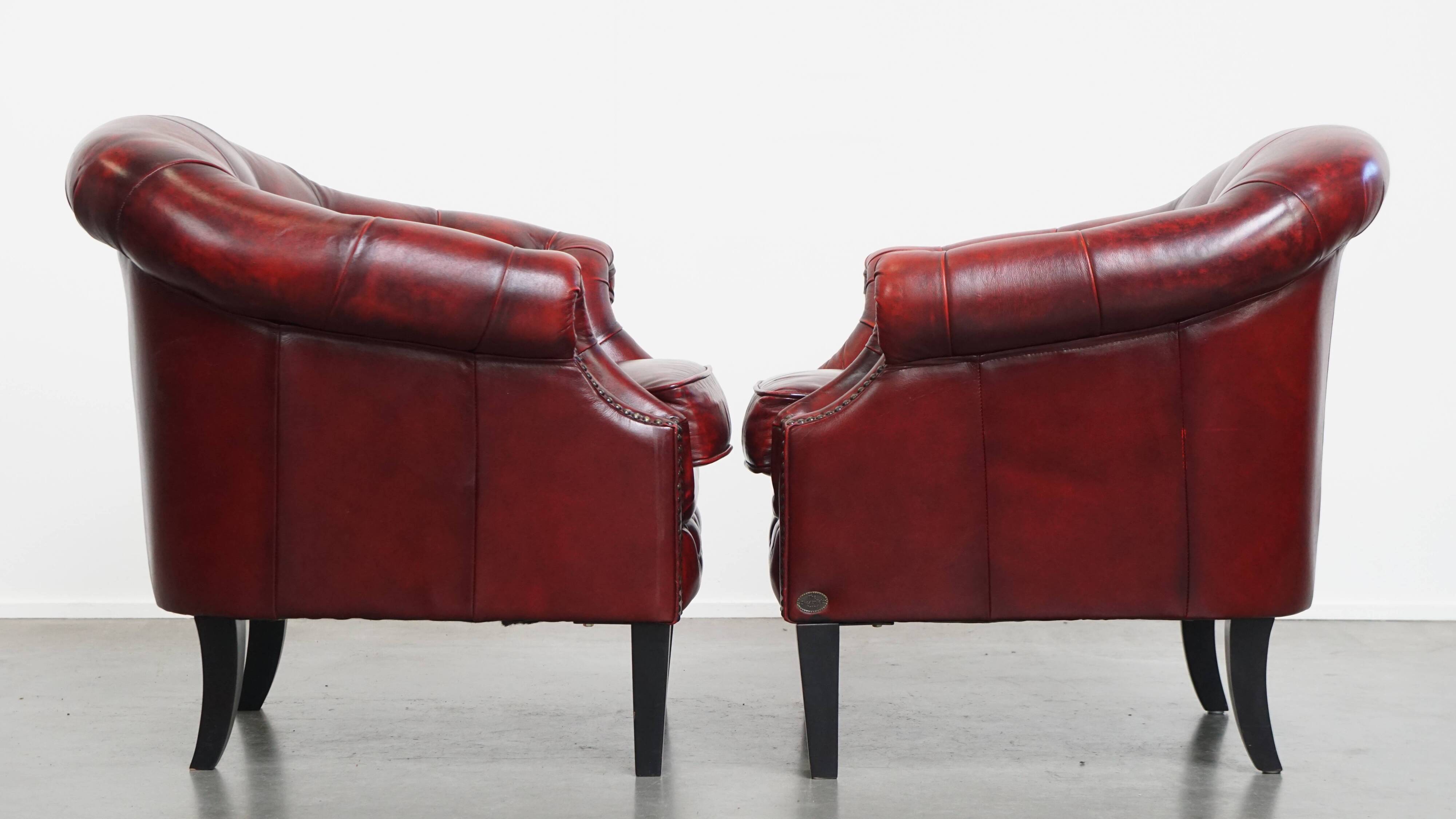 Ensemble de 6 fauteuils club Chesterfield en cuir de vache anglais