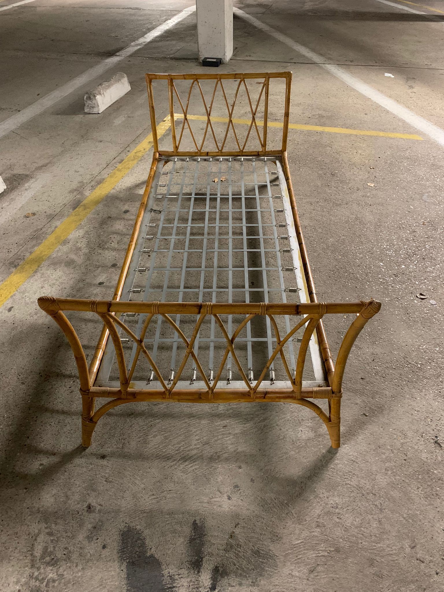Wicker bed