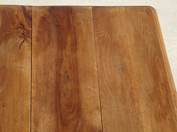 Ancienne table en noyer, pied central