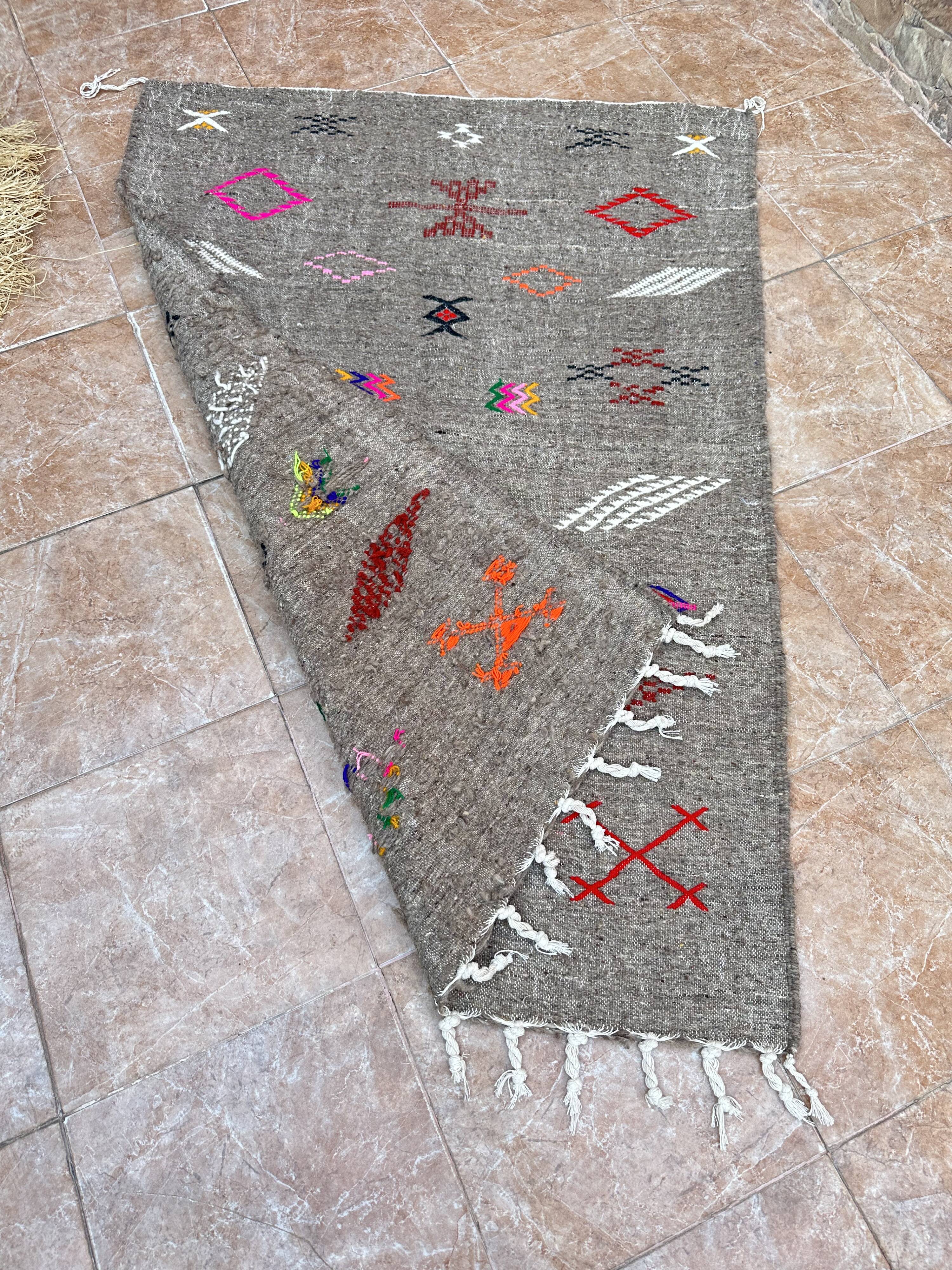 Moroccan Flat Woven Kilim Rug - Small Berber Kilim Rug - Woven Tribal Moroccan Patterns