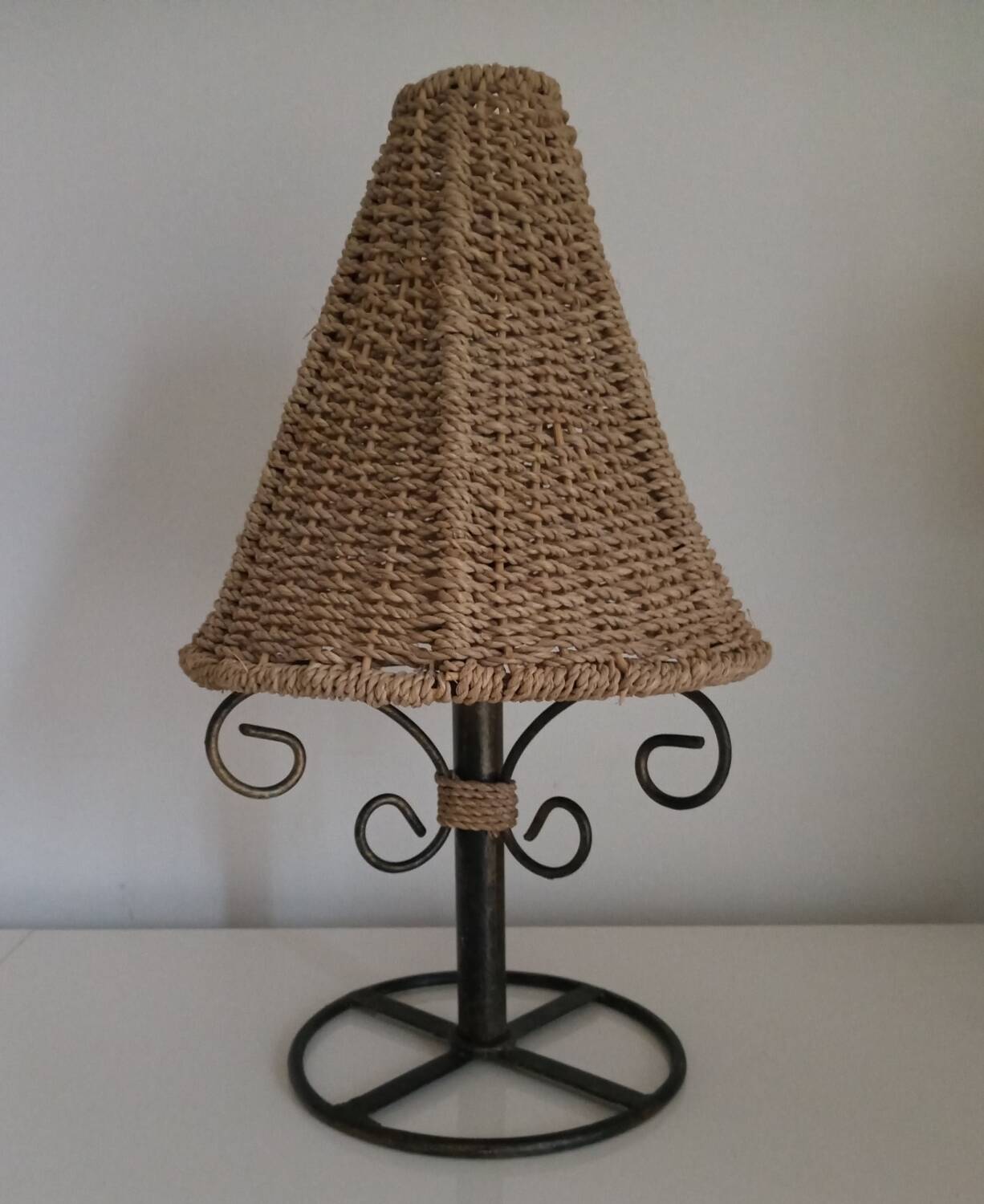 Table lamp