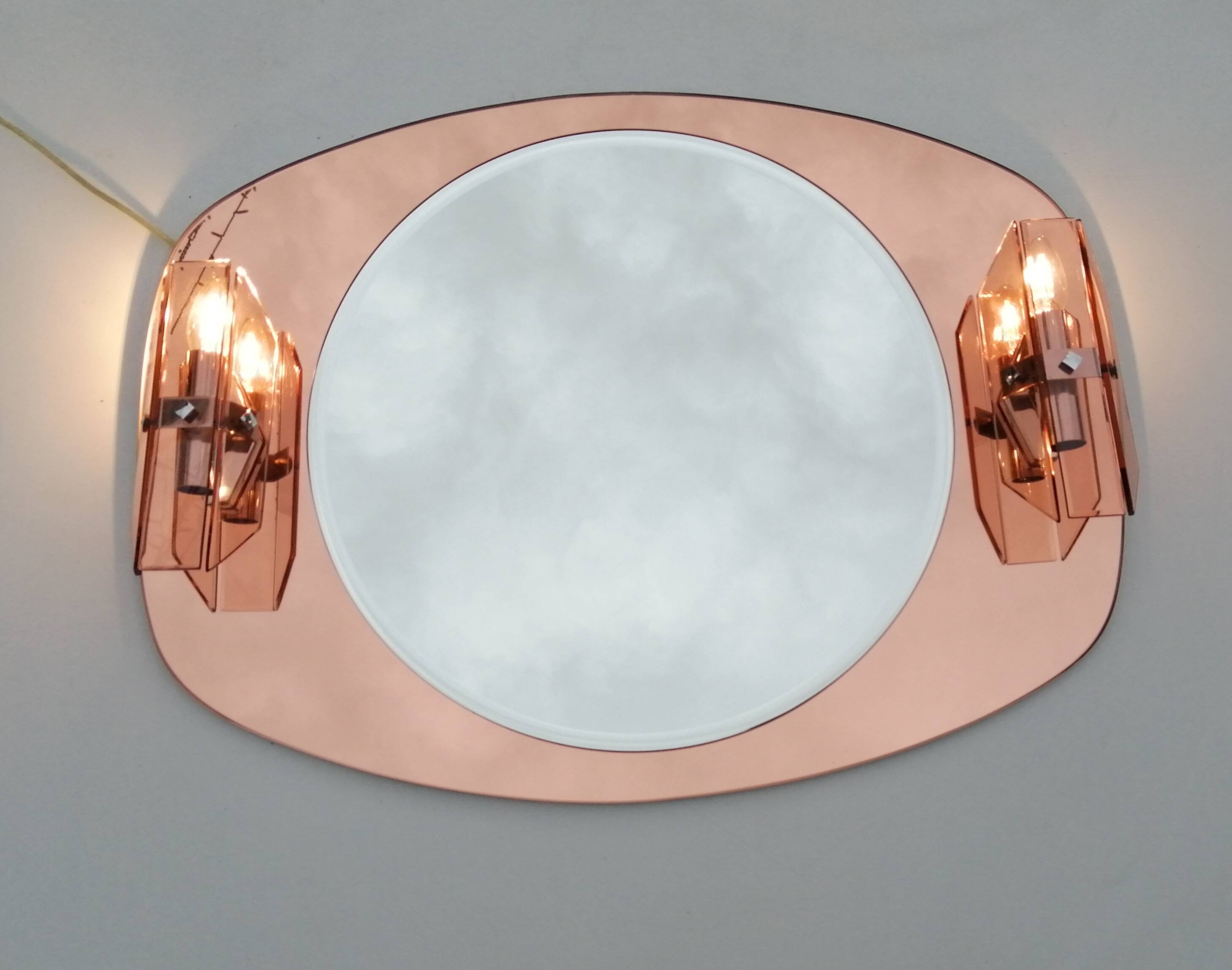Designer mirror with its Italian pink glass sconces Veca vintage 1970.