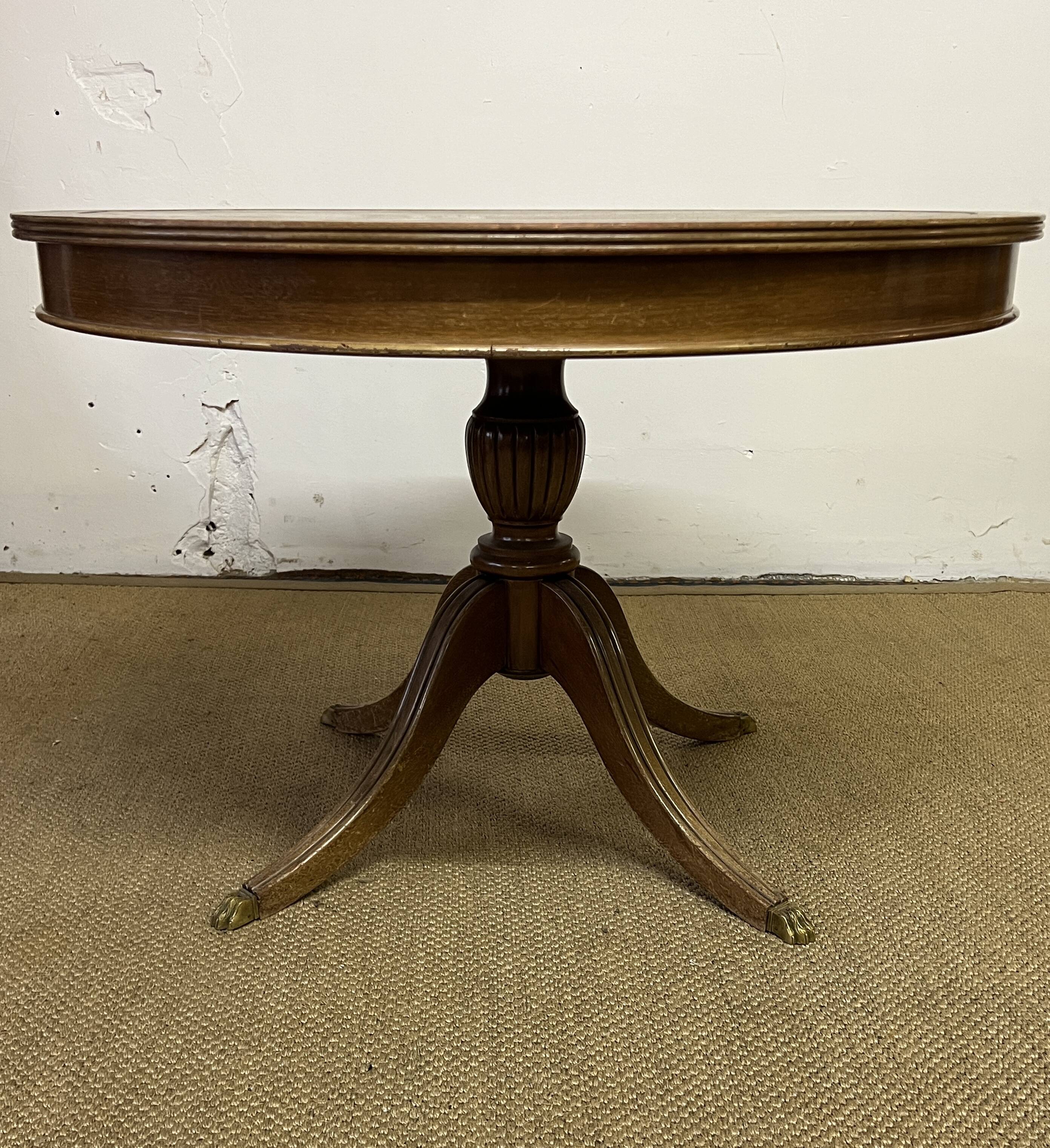 Empire style round table "Lion's Paws"