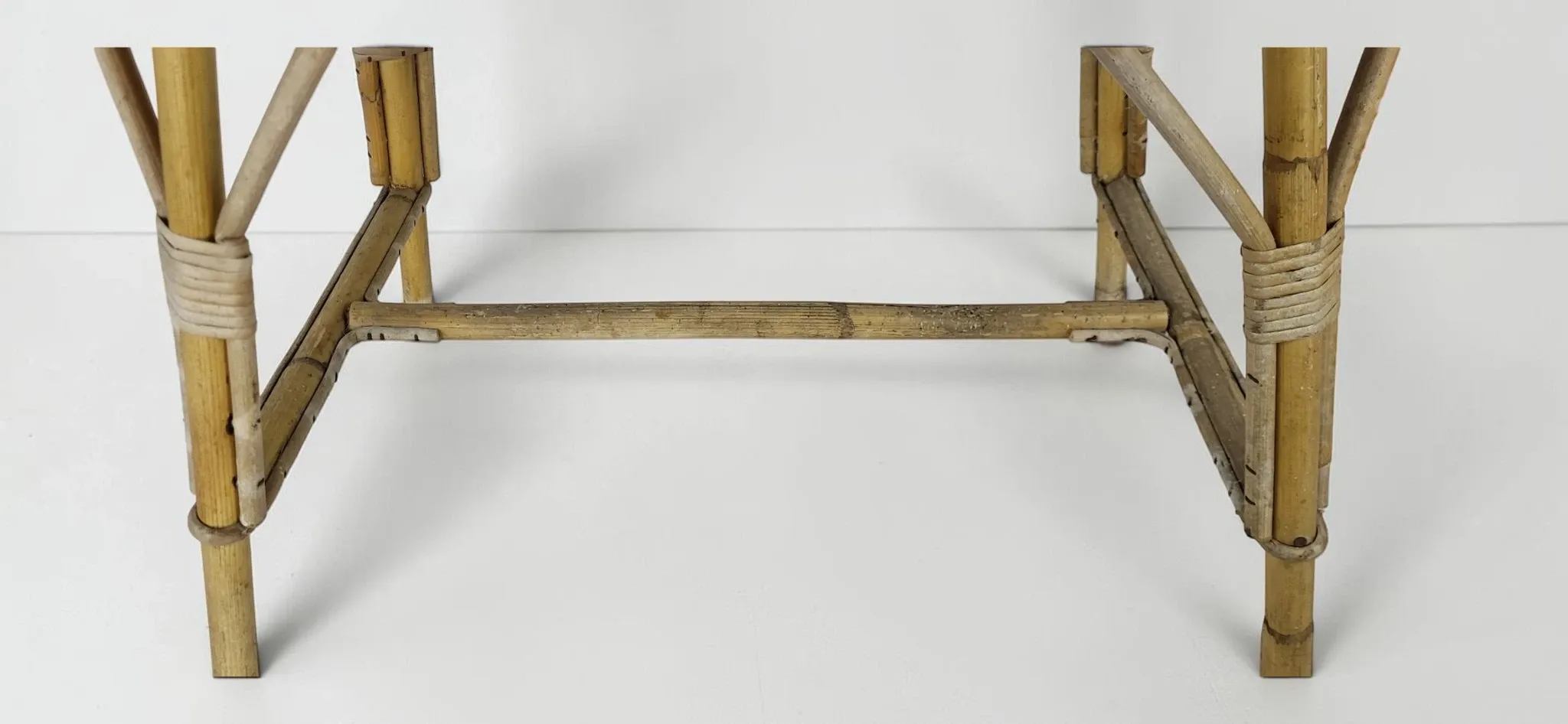 Table d’appoint / table basse en rotin et bambou, 1960's