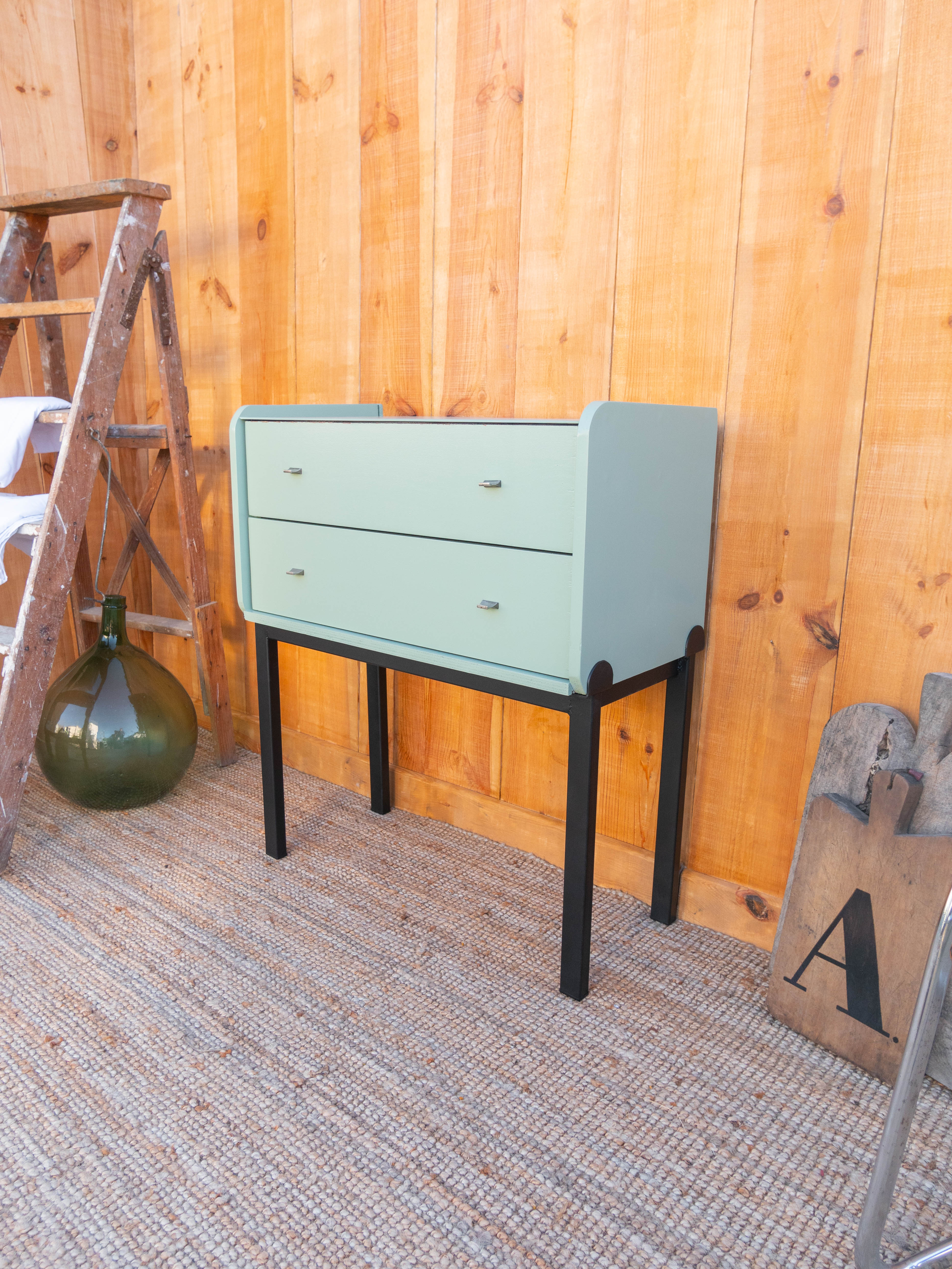 Vintage chest of drawers