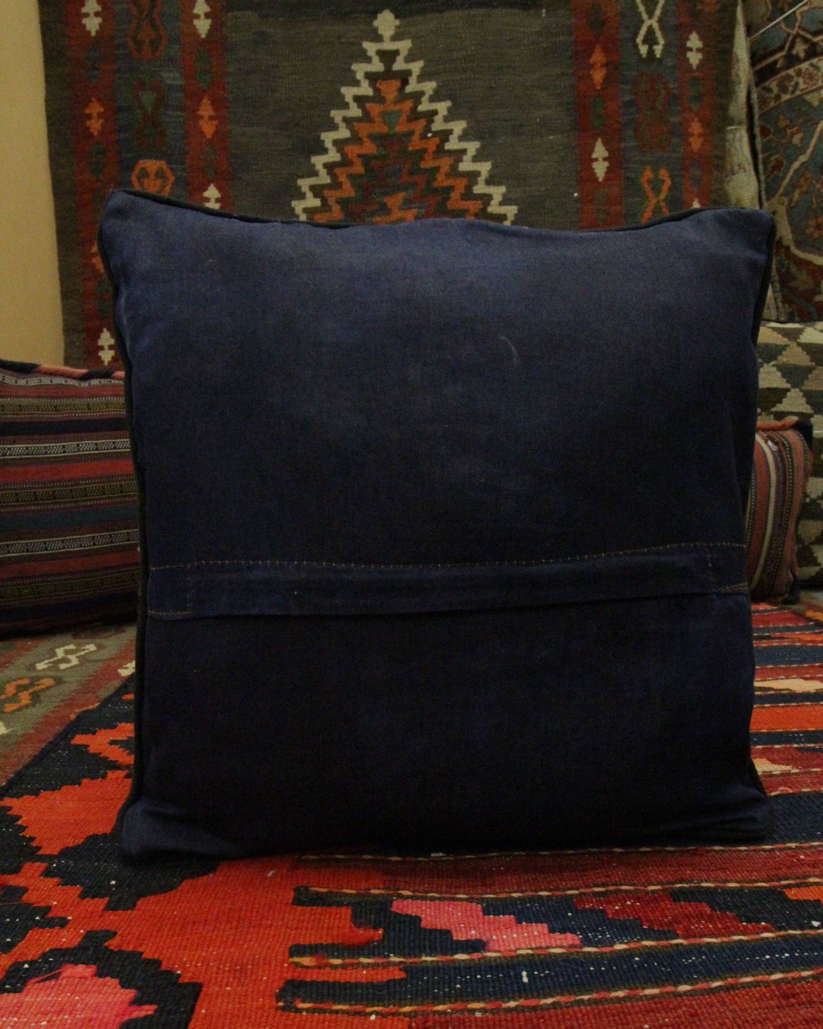 Housse de coussin en laine orientale faite à la main