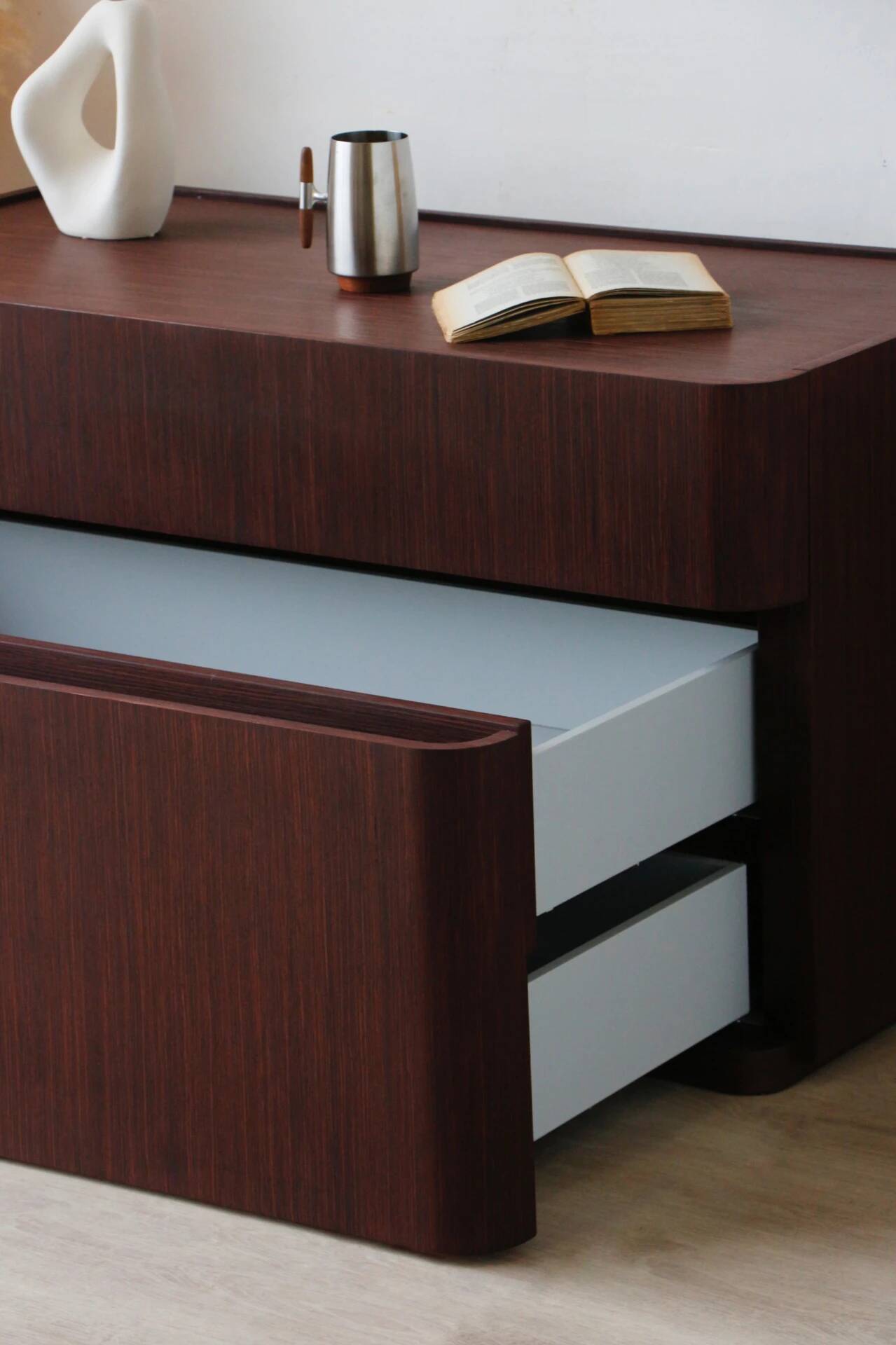 Commode italienne vintage en wengé – design 1970/80