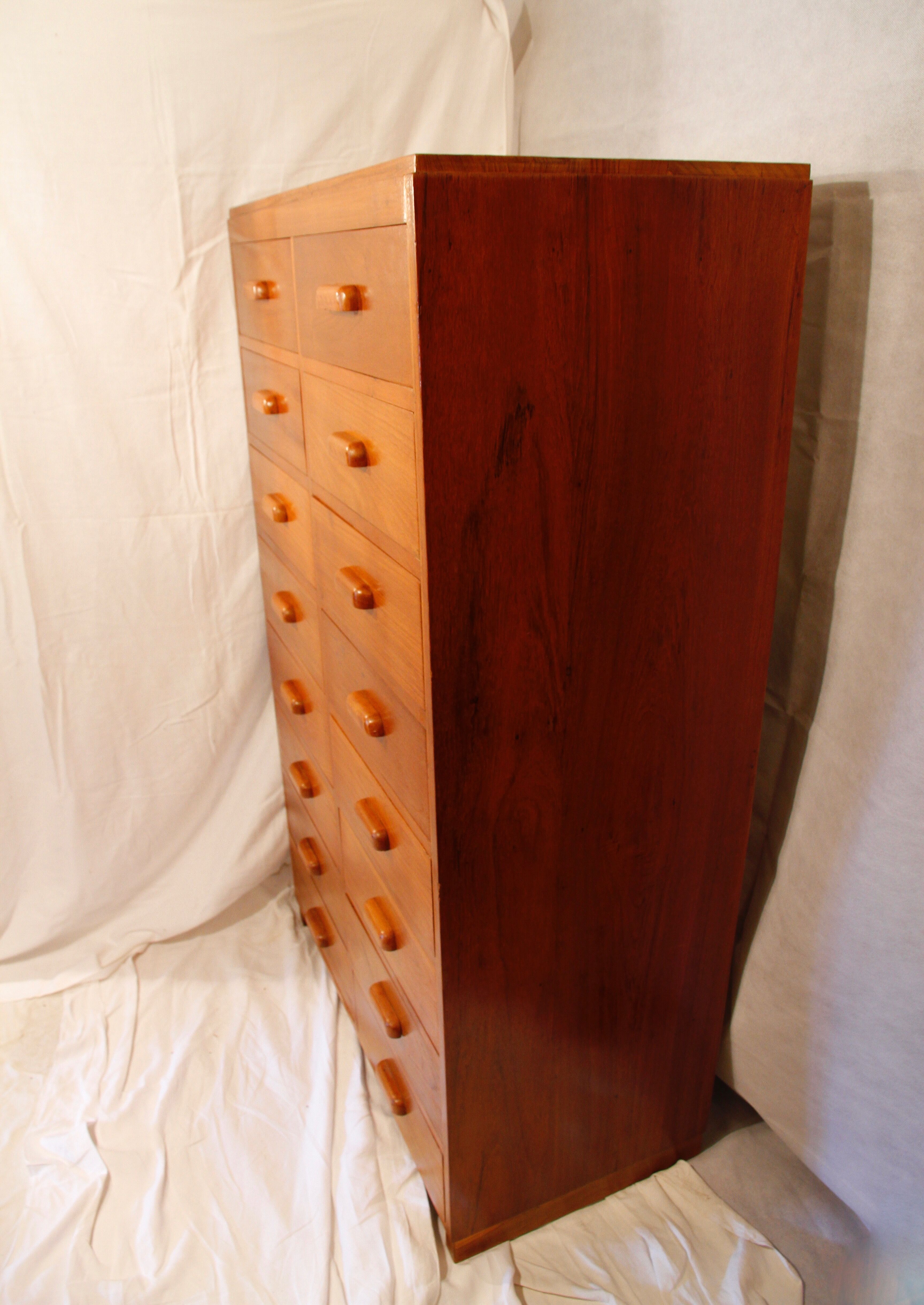 Chiffonnier / Meuble de rangement à tiroirs, XXe siècle (1950 – 1960)