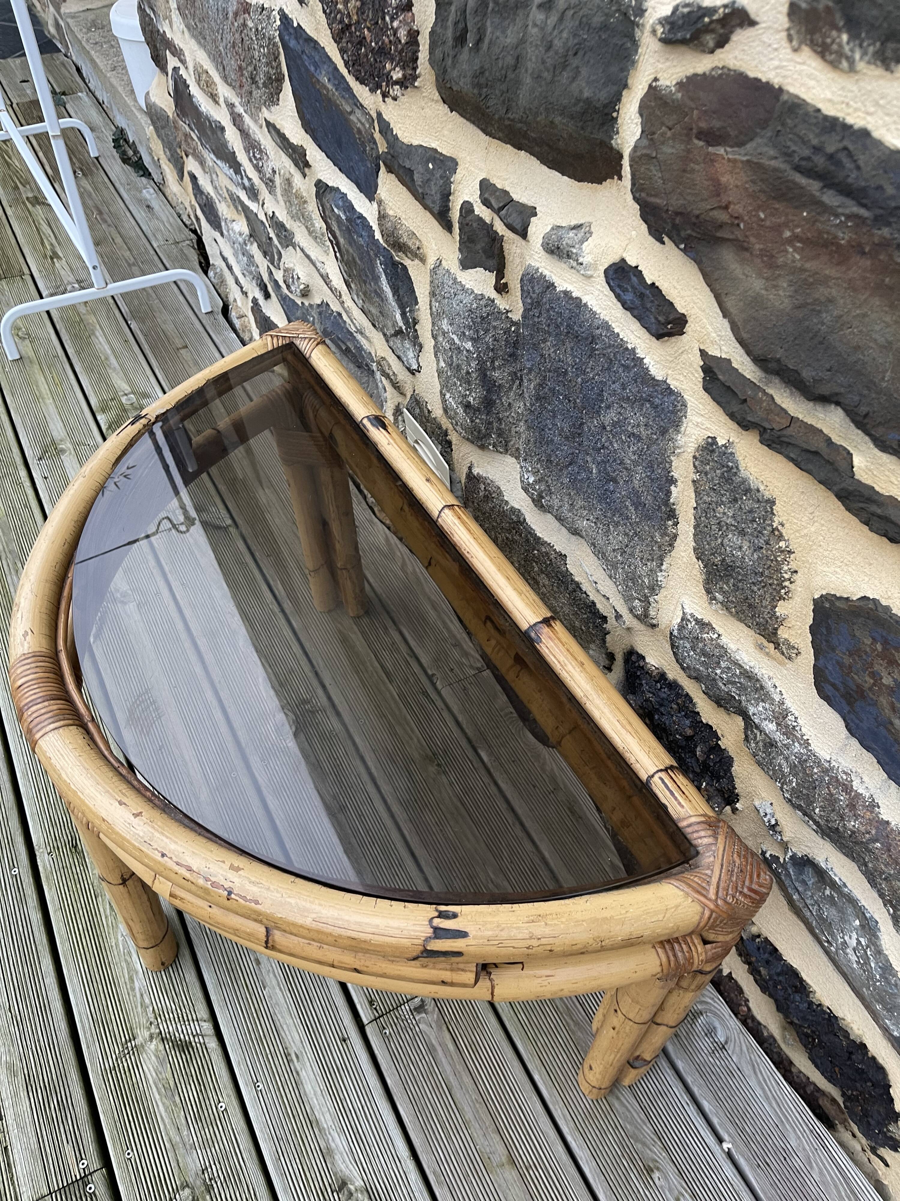 Console / coffee table in rattan and tempered glass.