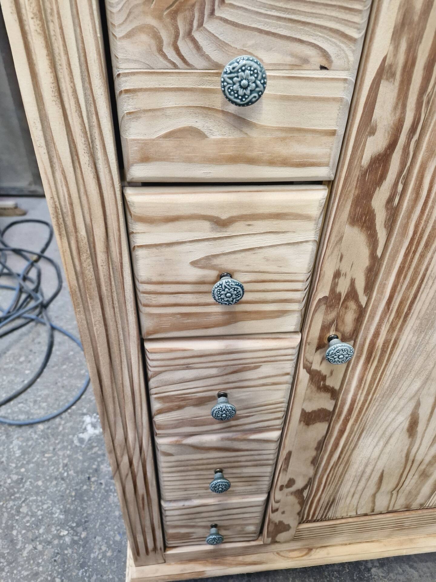 Pine storage furniture Aerogommer