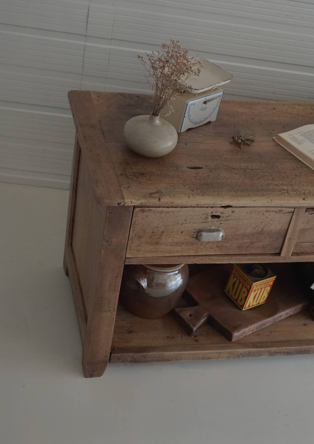 Old trading counter in solid oak – 19th century trade furniture