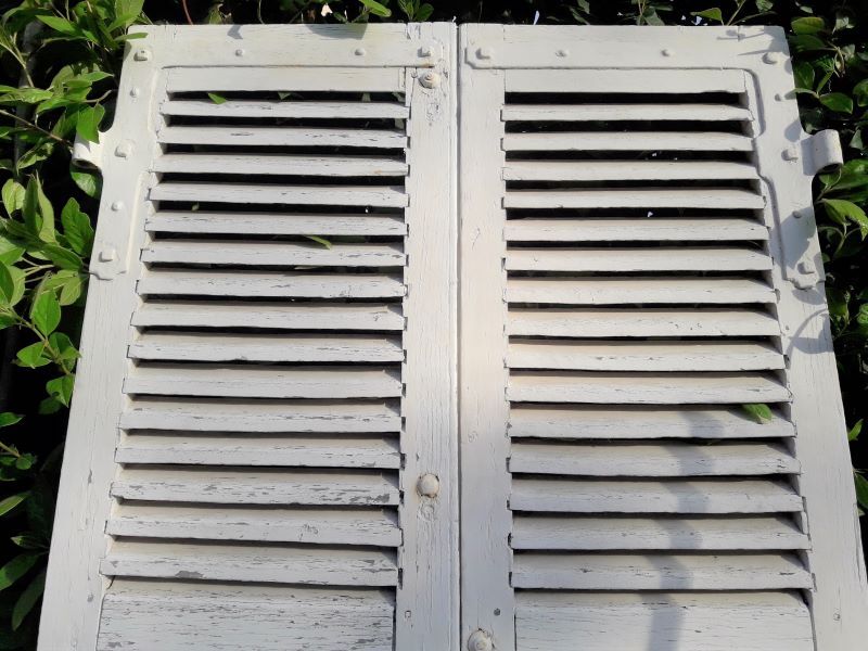 Pair of small shutters