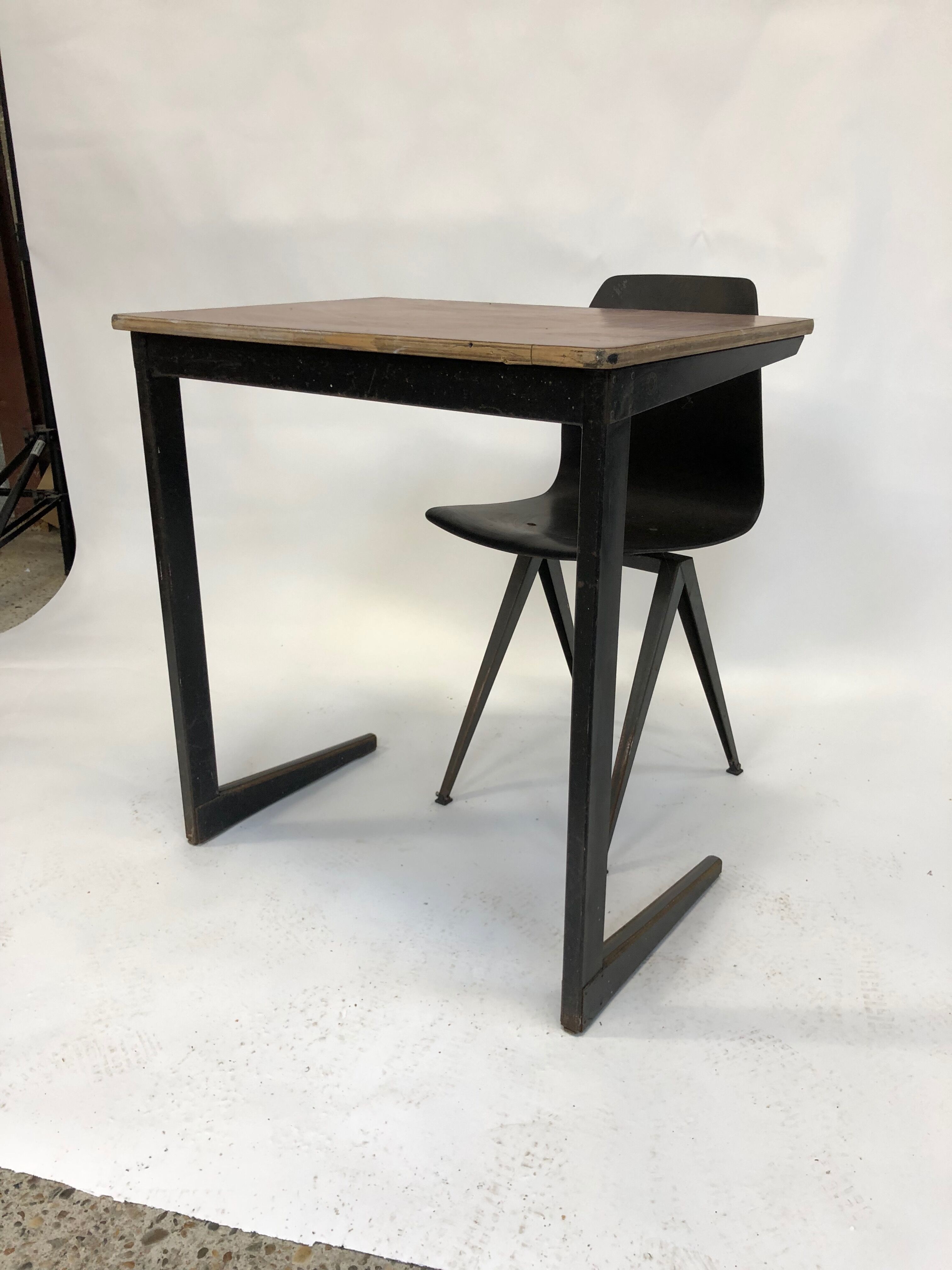 Vintage school Friso Kramer with Chair flesh compass work table