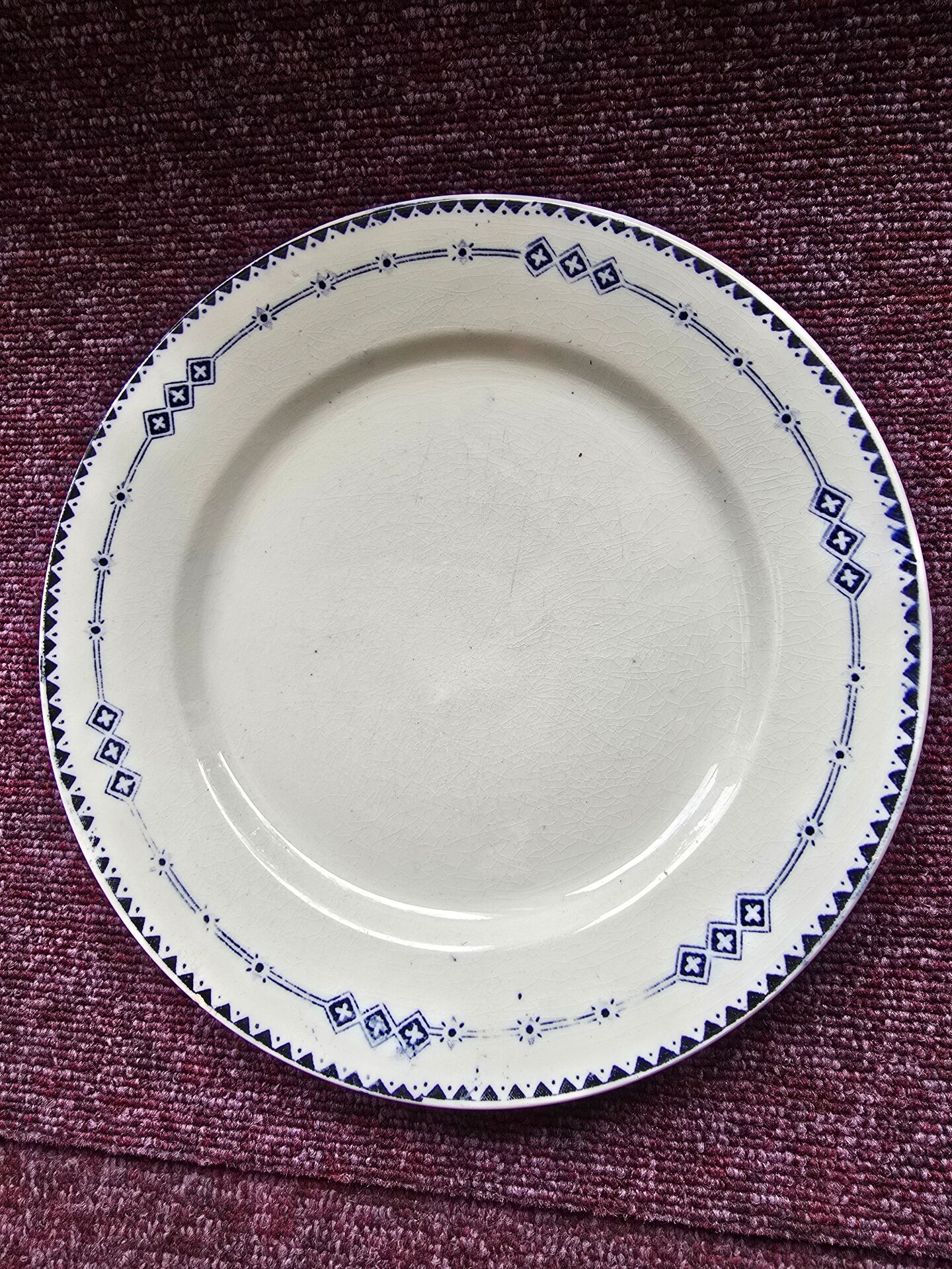 Lot assiettes dépareillées frise bleue 
