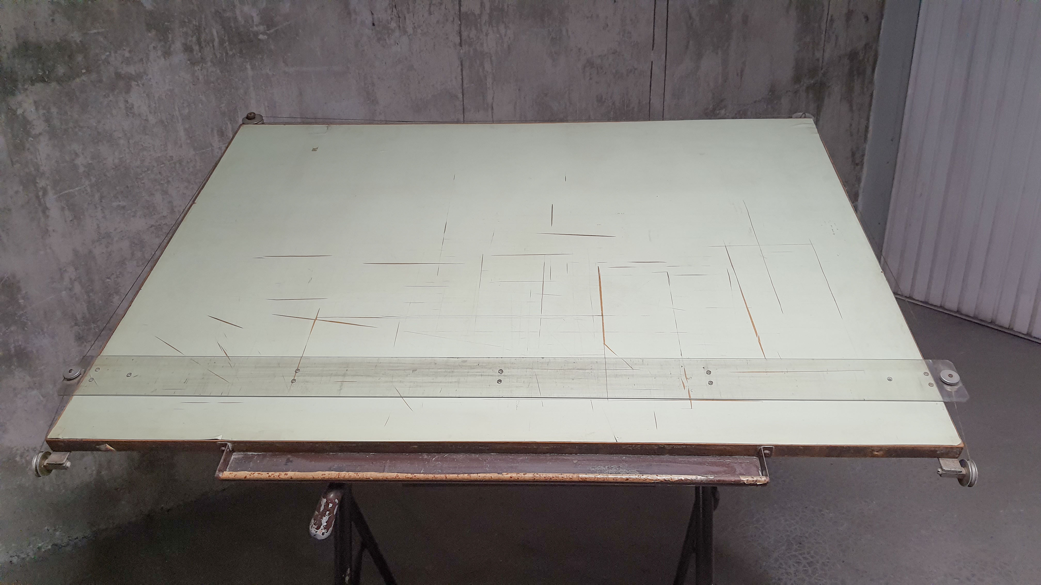 Table à dessin architecte Sautereau Paris 1950 fonte avec chaise Thonet