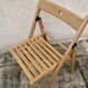 Chaise pliante en bois couleur miel