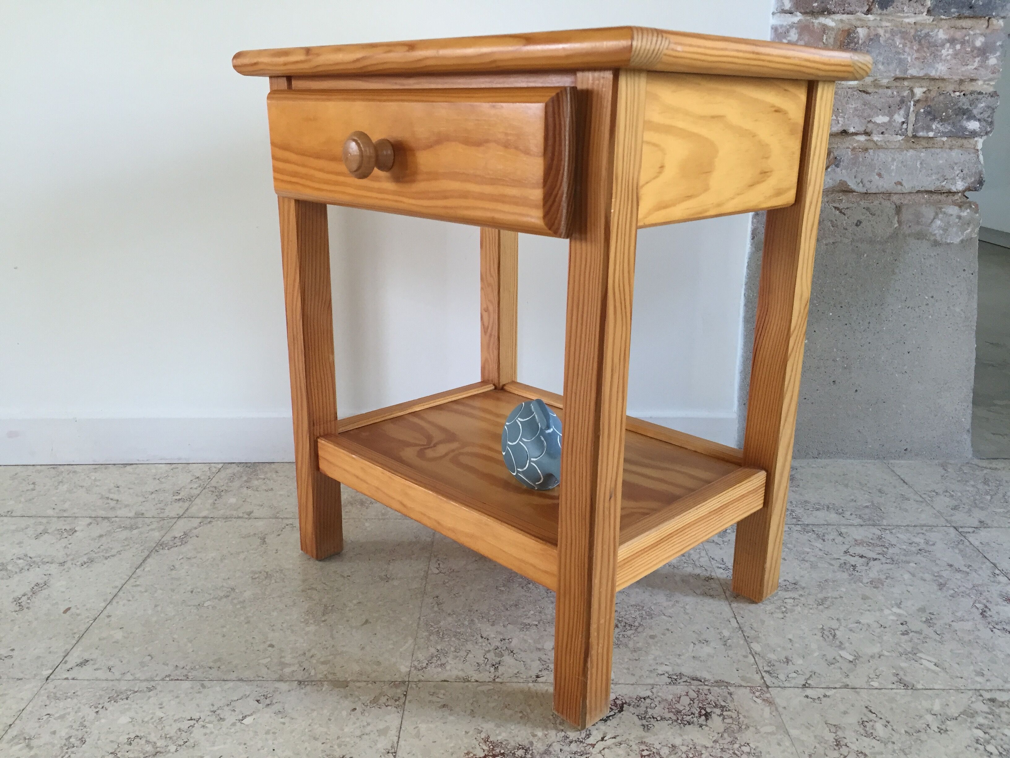 Table de chevet vintage en pin massif