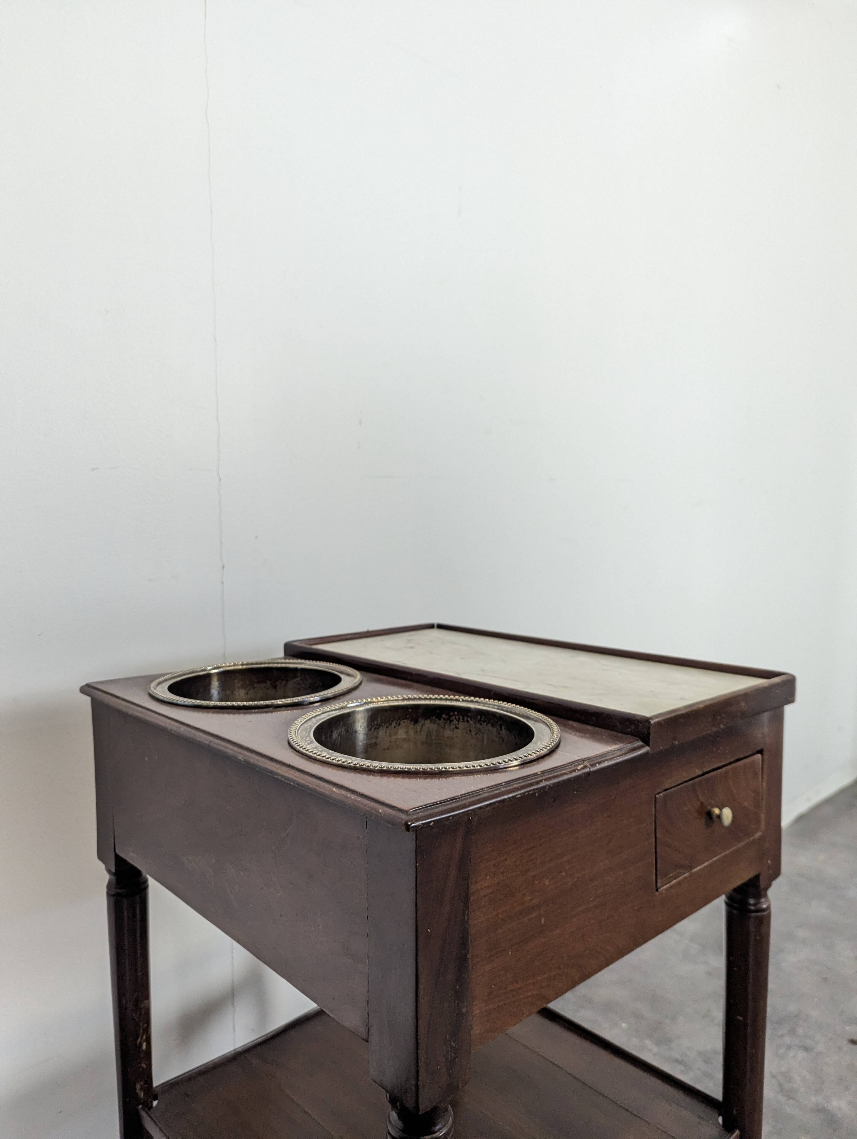Mahogany refreshment cabinet from the early 19th century.
