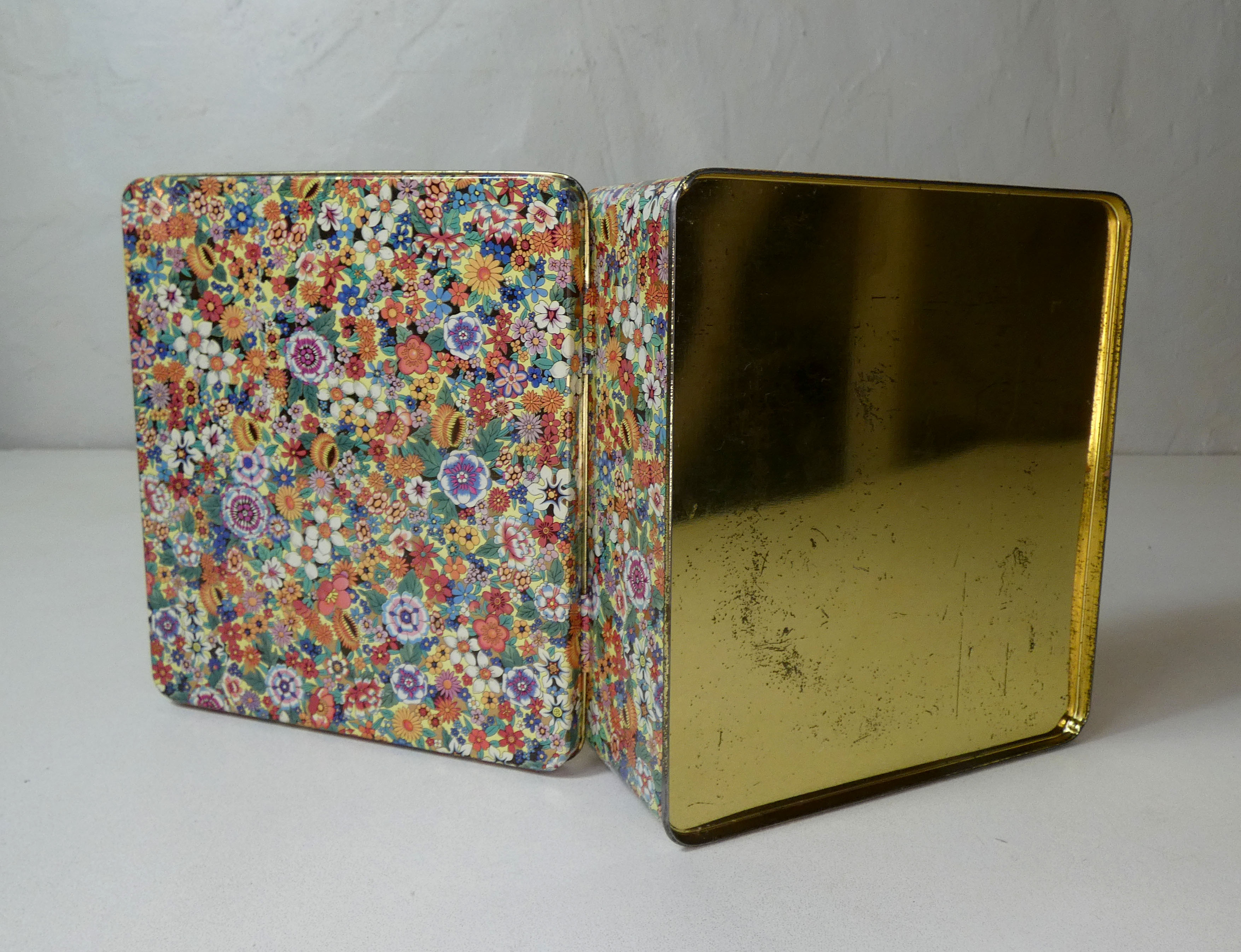 Metal box flowers vintage gold