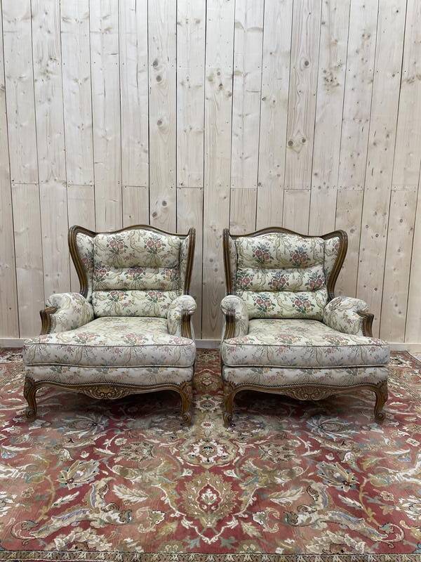 Paire de fauteuils bergères de style Louis XVa oreilles
