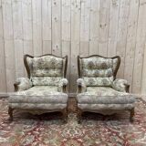 Paire de fauteuils bergères de style Louis XVa oreilles