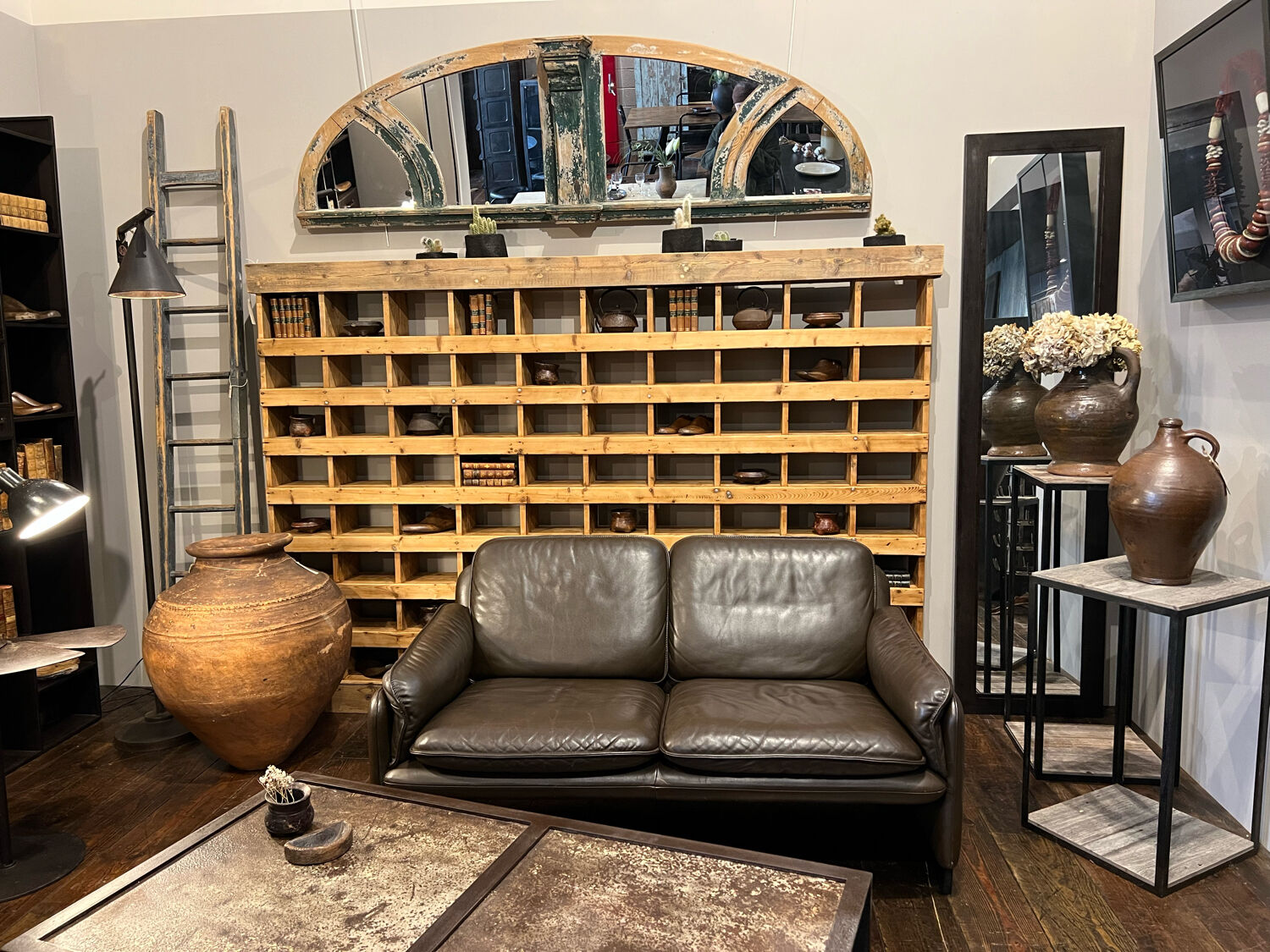 Trade cabinet cabinet