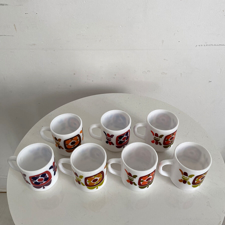 Set of 7 Arcopal coffee cups for Mobil vintage 70's