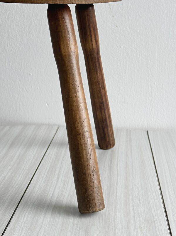 Tabouret tripode ancien en bois