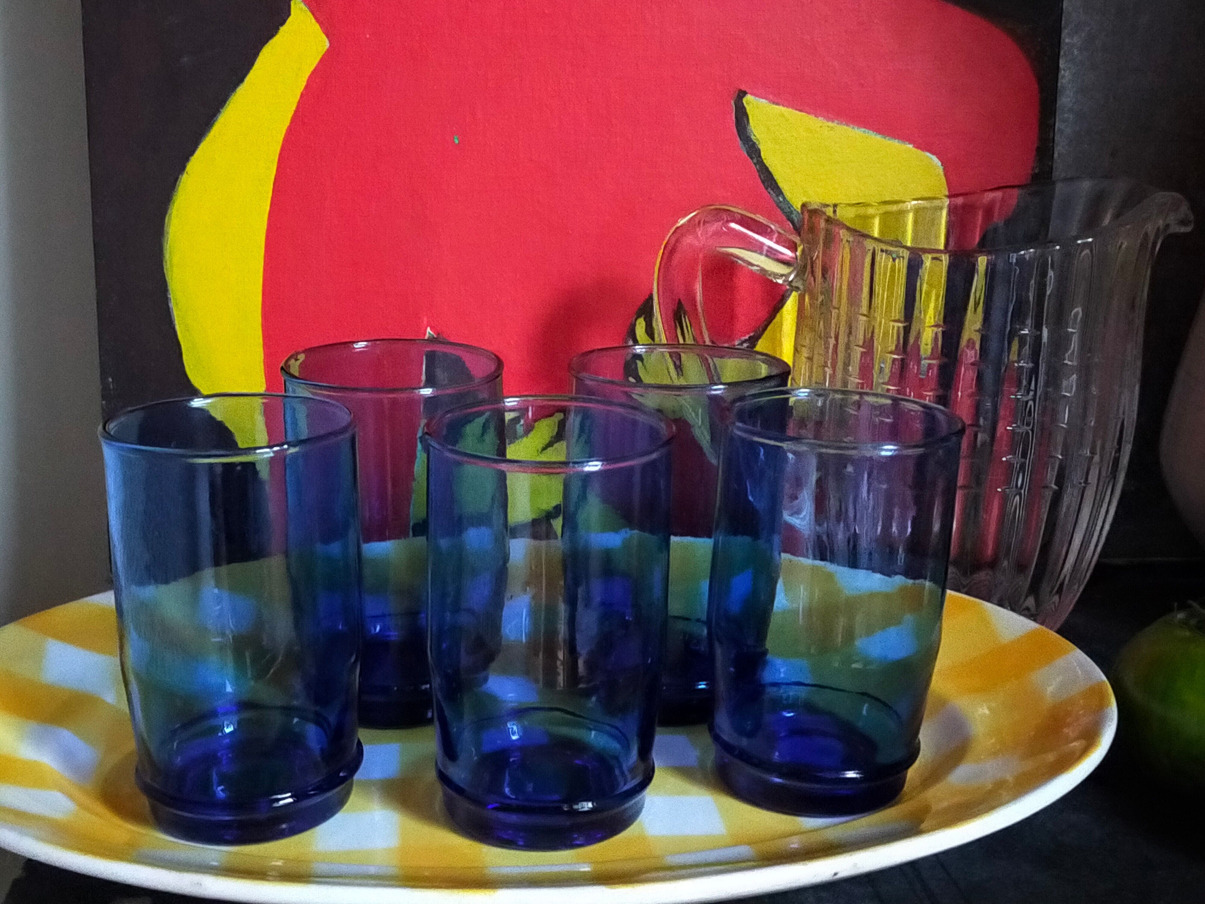 Cinq verres de verrier en verre soufflé vintages