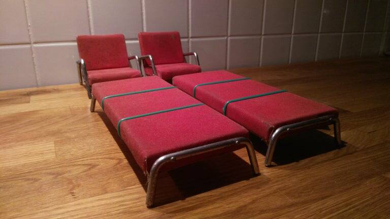 Ensemble de meubles en chrome Bauhaus pour enfants, années 1940.