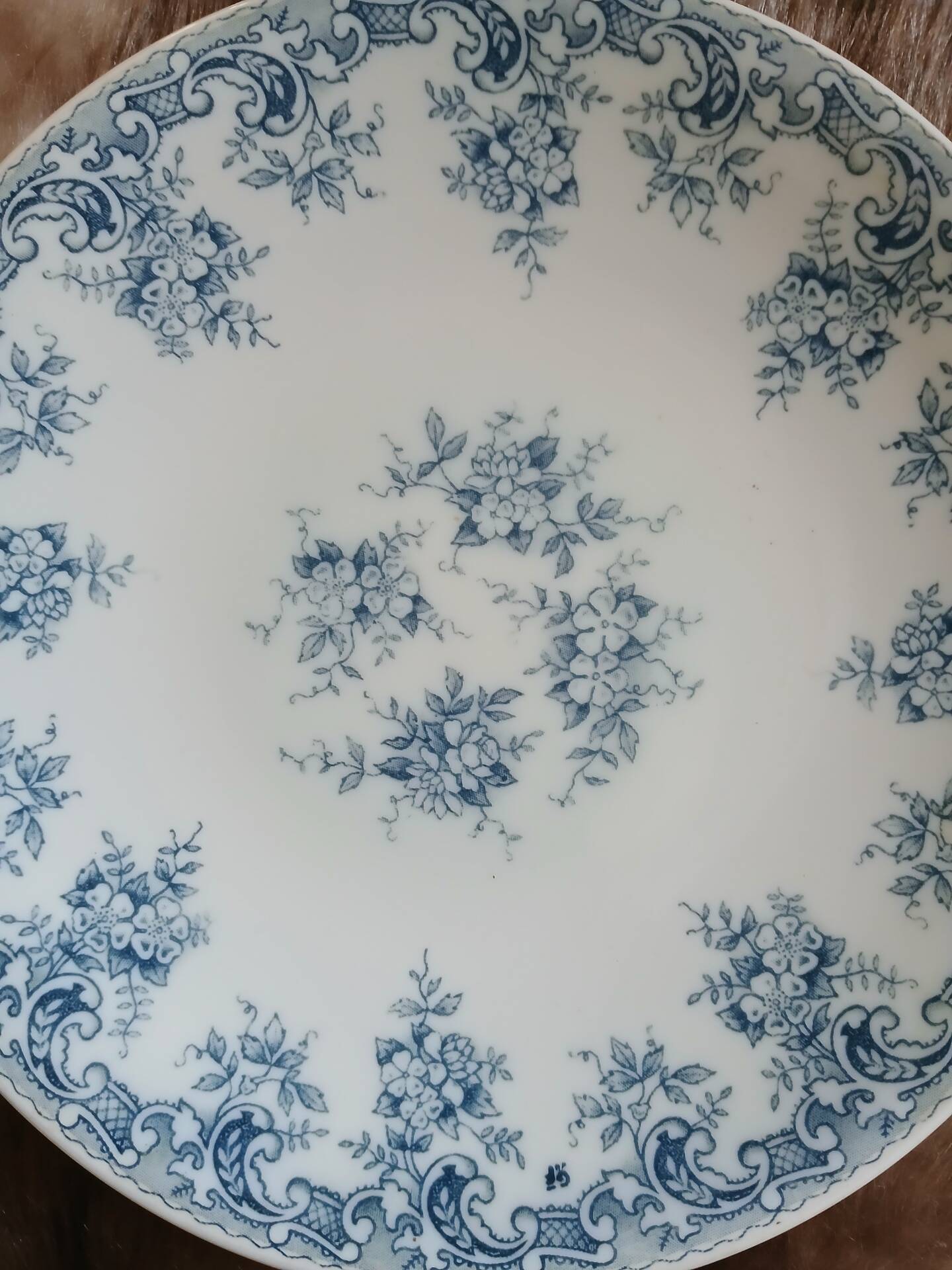 6 vintage dessert plates in Arcopal