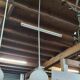 Suspension vintage avec une boule en opaline blanche
