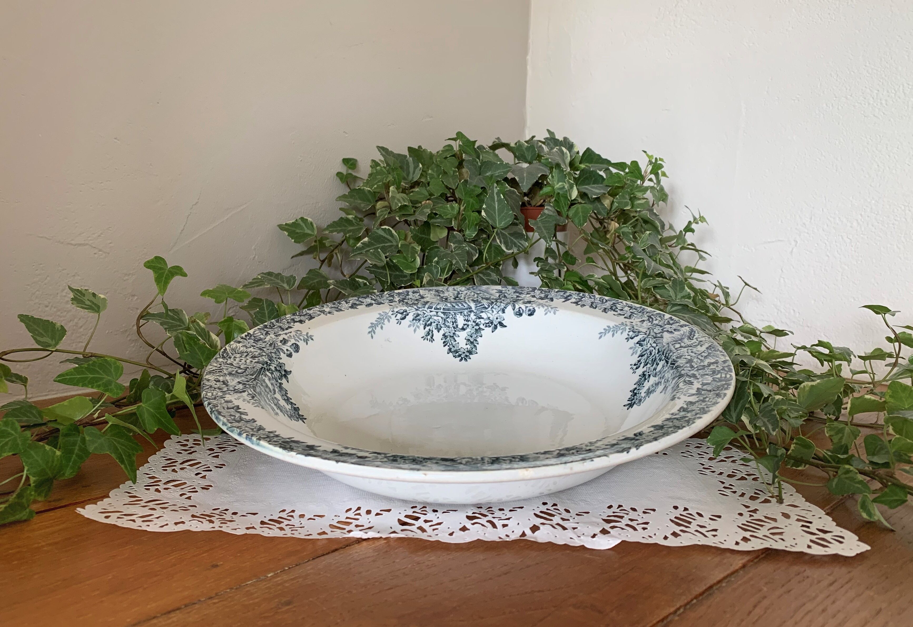 Old earthenware salad bowl from Saint Amand (North)